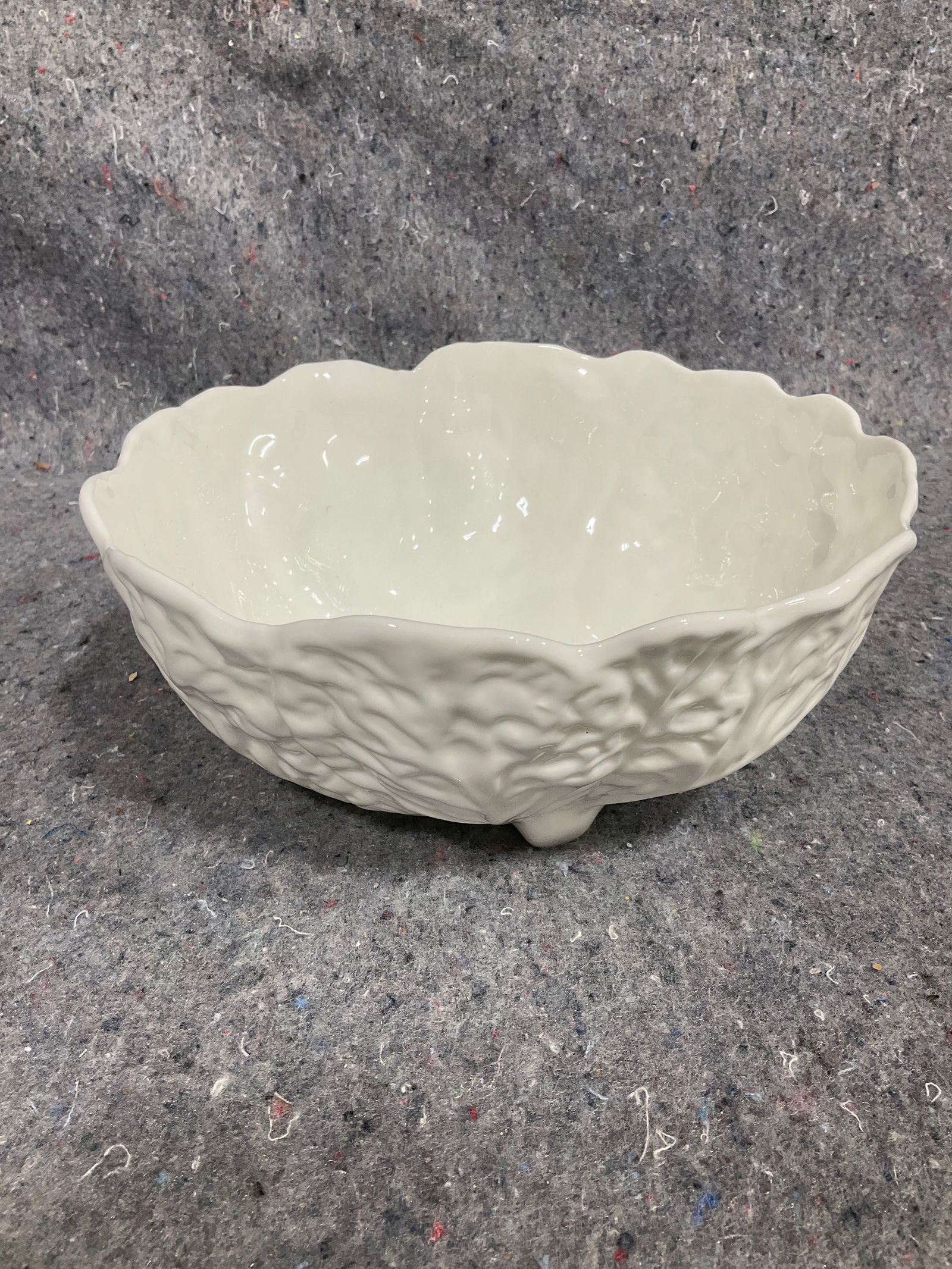 Wedgwood bowl(3.5in tall, 8in across): Wedgwood bowl(3.5in tall, 8in across)