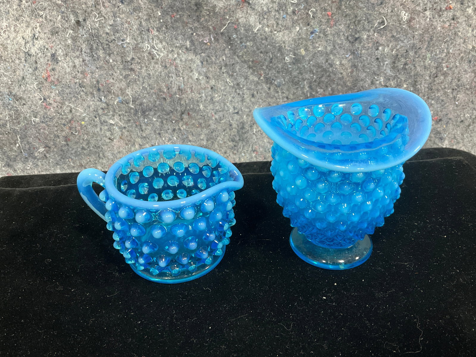 Blue fenton hobnail glass(3in tallest): Blue fenton hobnail glass(3in tallest)
