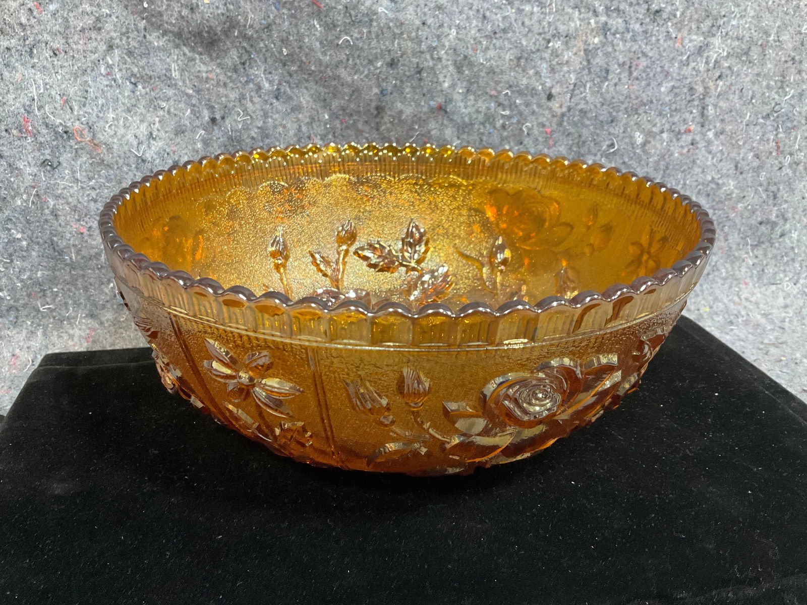 Vintage Imperial Glass marigold carnival glass bowl(3.5intall, 9in across): Vintage Imperial Glass marigold carnival glass bowl(3.5intall, 9in across)