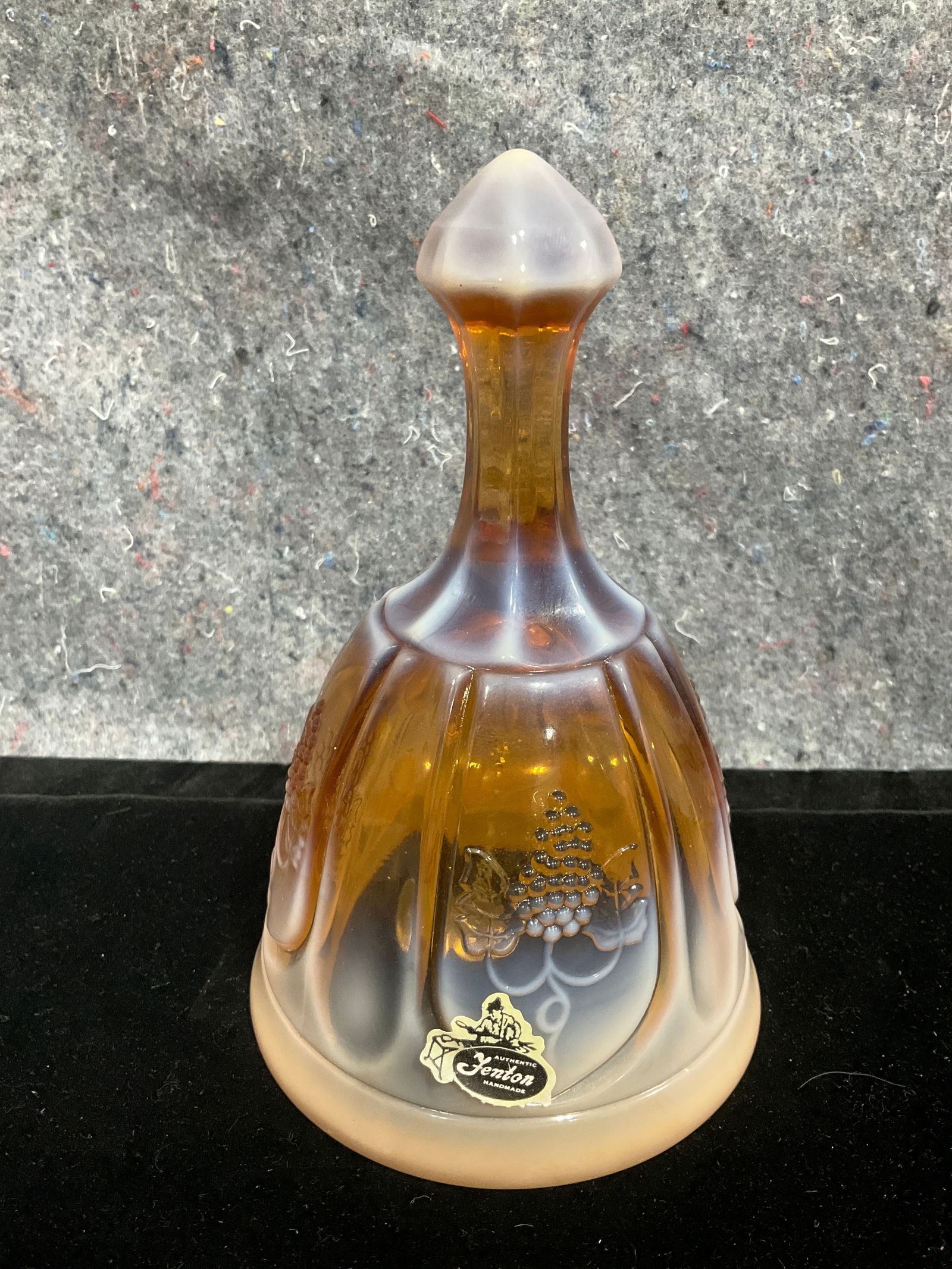 Fenton glass bell(6.5in tall): Fenton glass bell(6.5in tall)