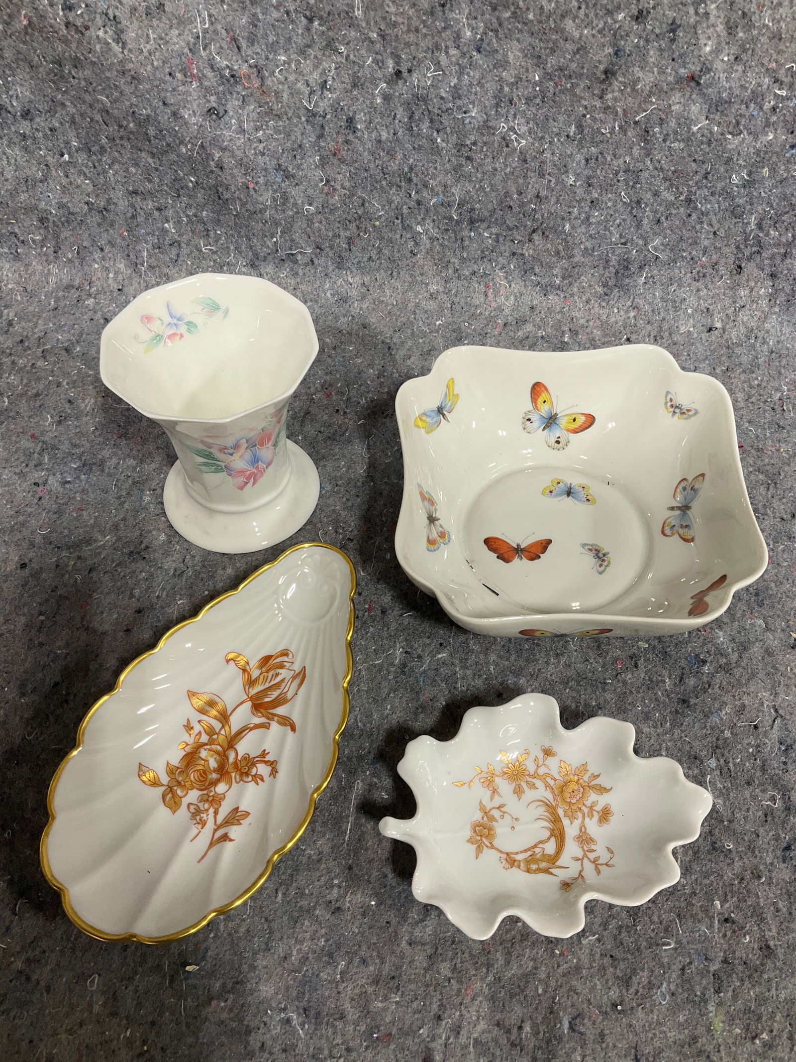 Trinket dishes and small vase(3.5in tallest): Trinket dishes and small vase(3.5in tallest)