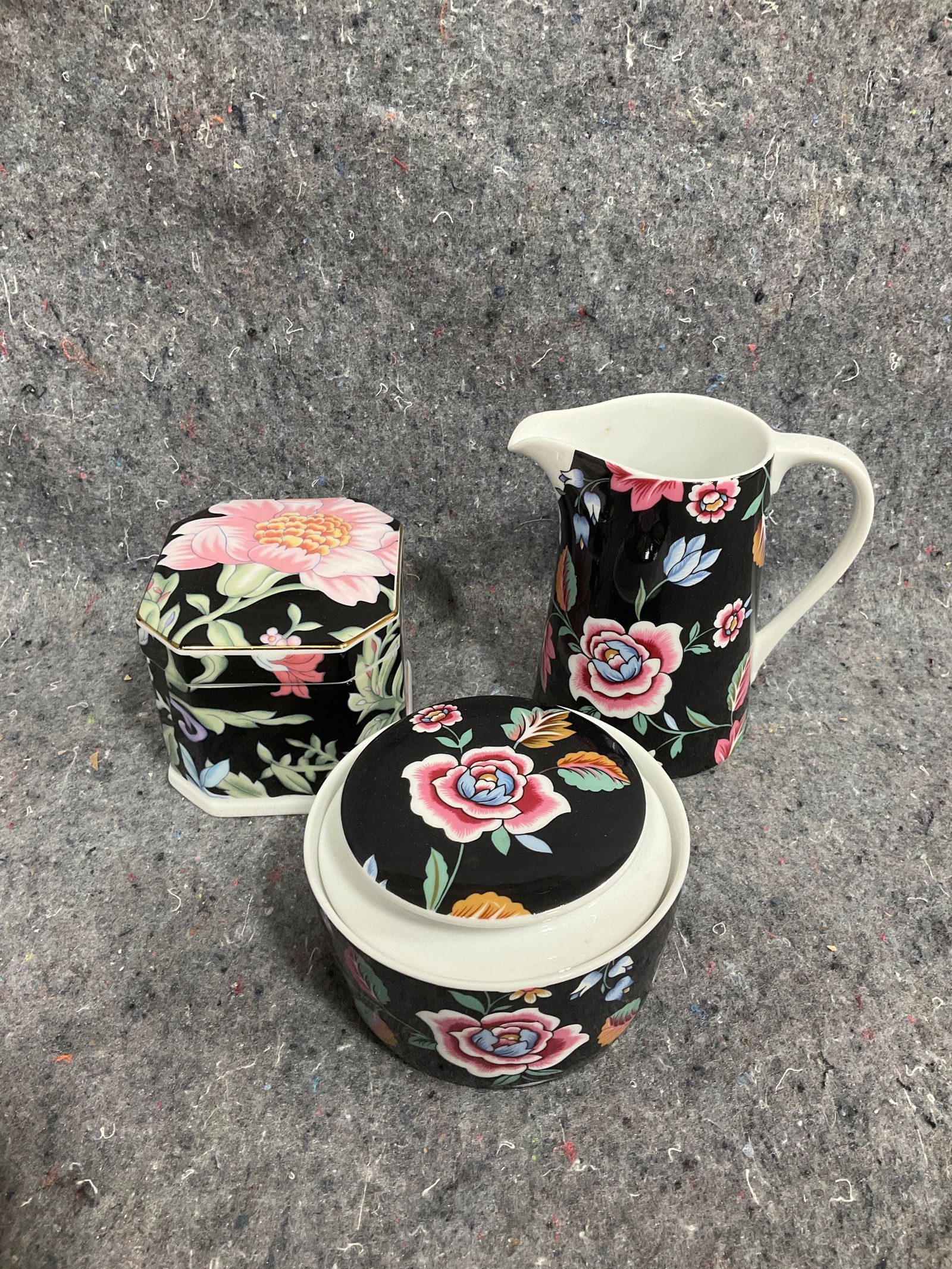 Block Spal pitcher/canisters by Ressan Unver(4.5in tallest): Block Spal pitcher/canisters by Ressan Unver(4.5in tallest)