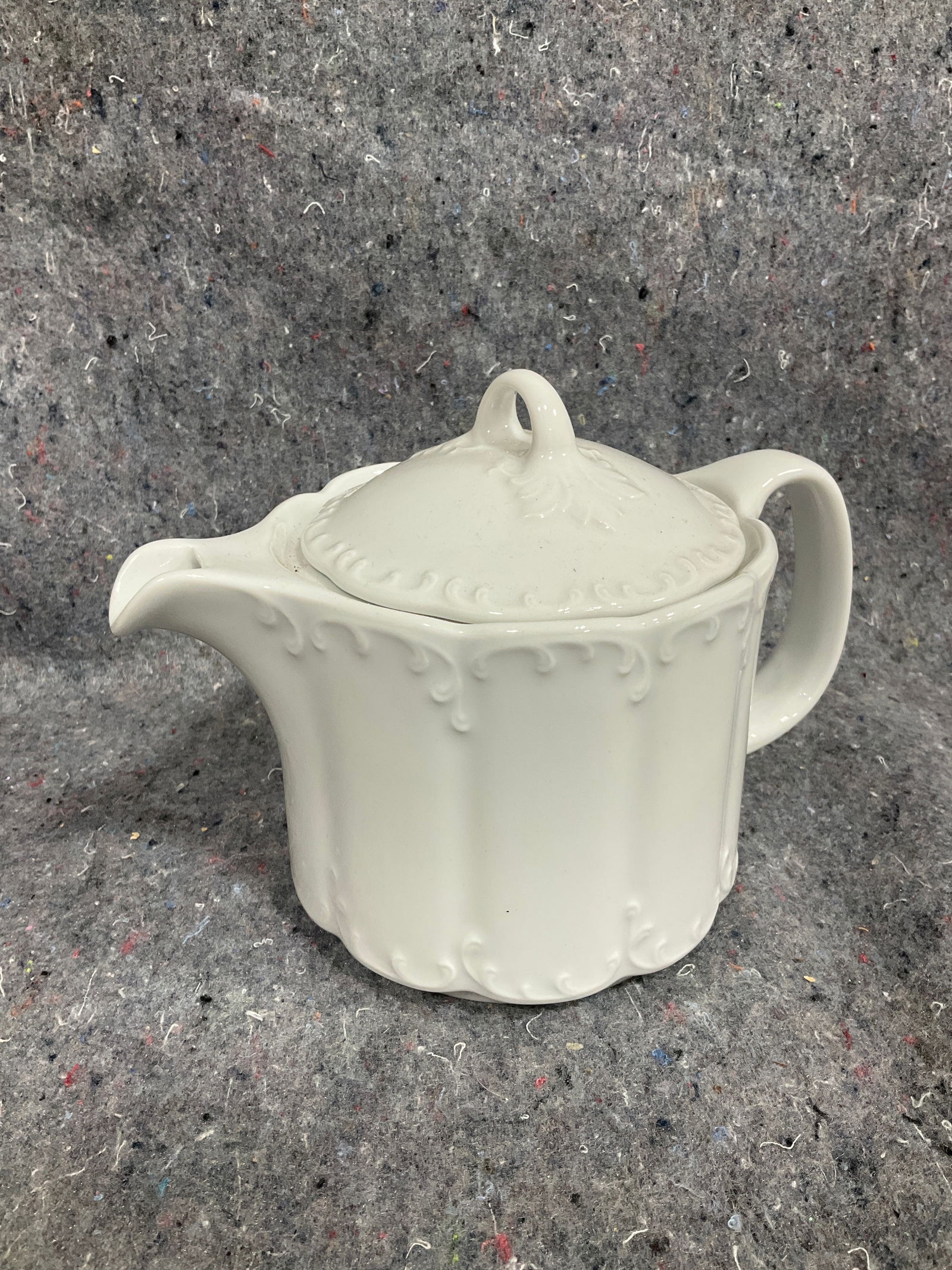 Vintage Rosenthal teapot(5.5in tall): Vintage Rosenthal teapot(5.5in tall)