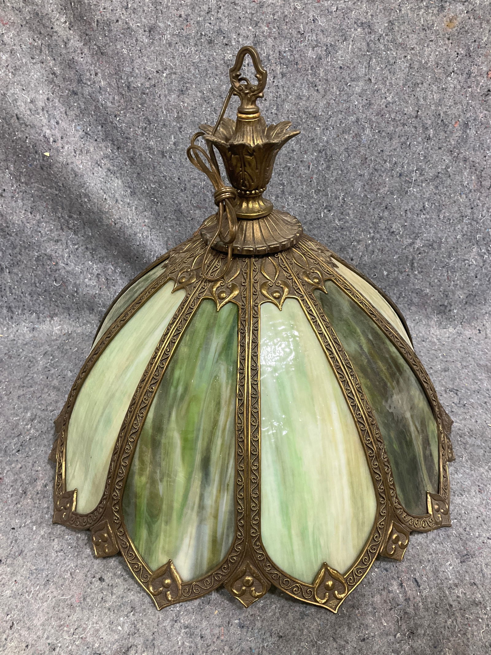 Vintage green slag glass hanging lamp(18.5in tall): Vintage green slag glass hanging lamp(18.5in tall)