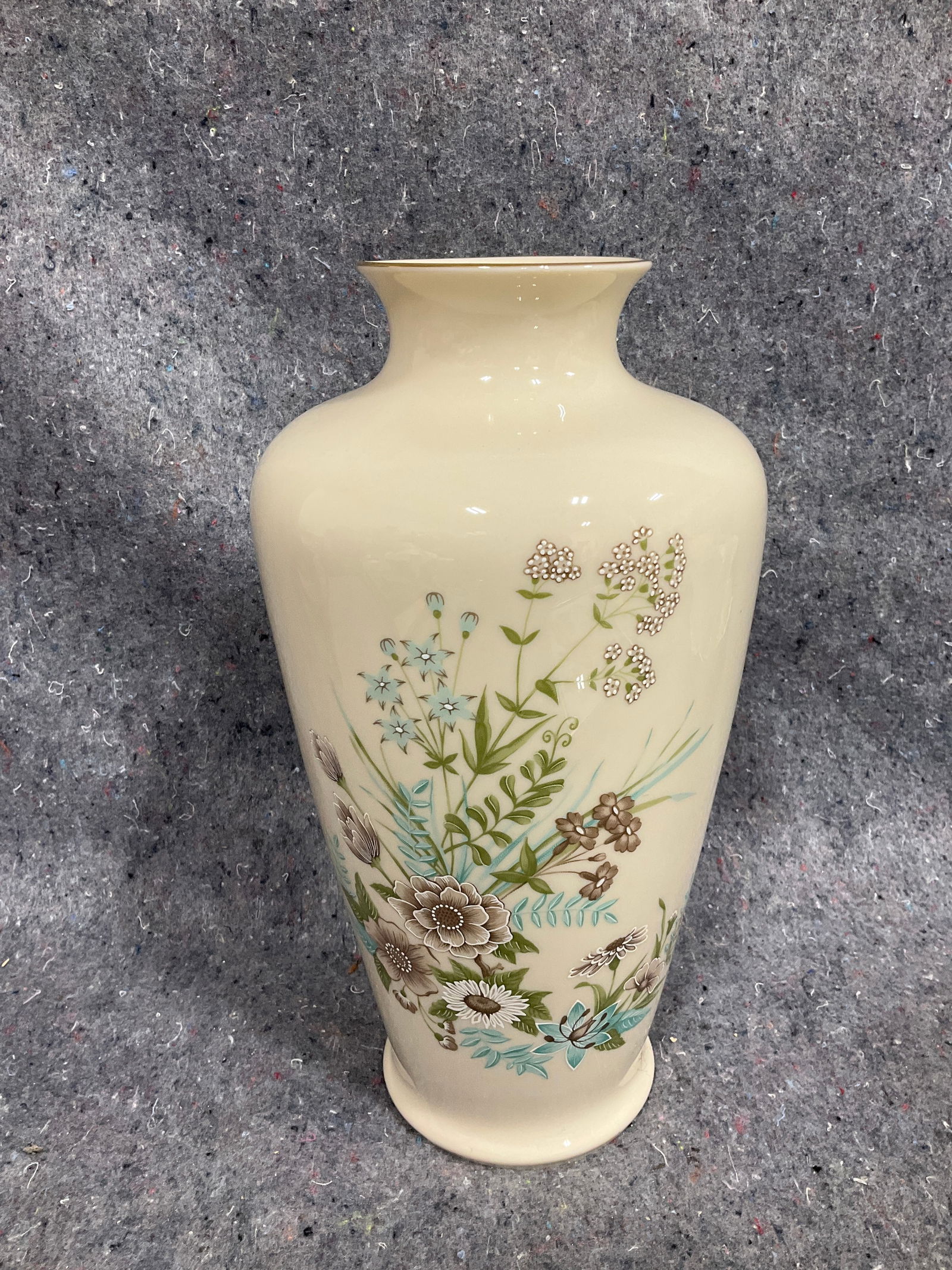 Lenox vase(12in tall): Lenox vase(12in tall)