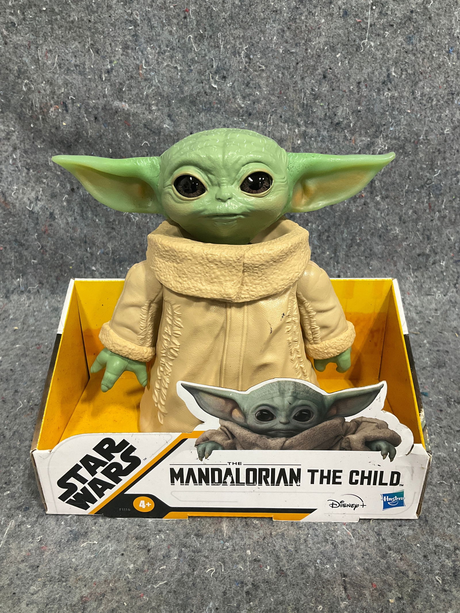 Star Wars the Mandalorian child collectible*new in package*: Star Wars the Mandalorian child collectible*new in package*
