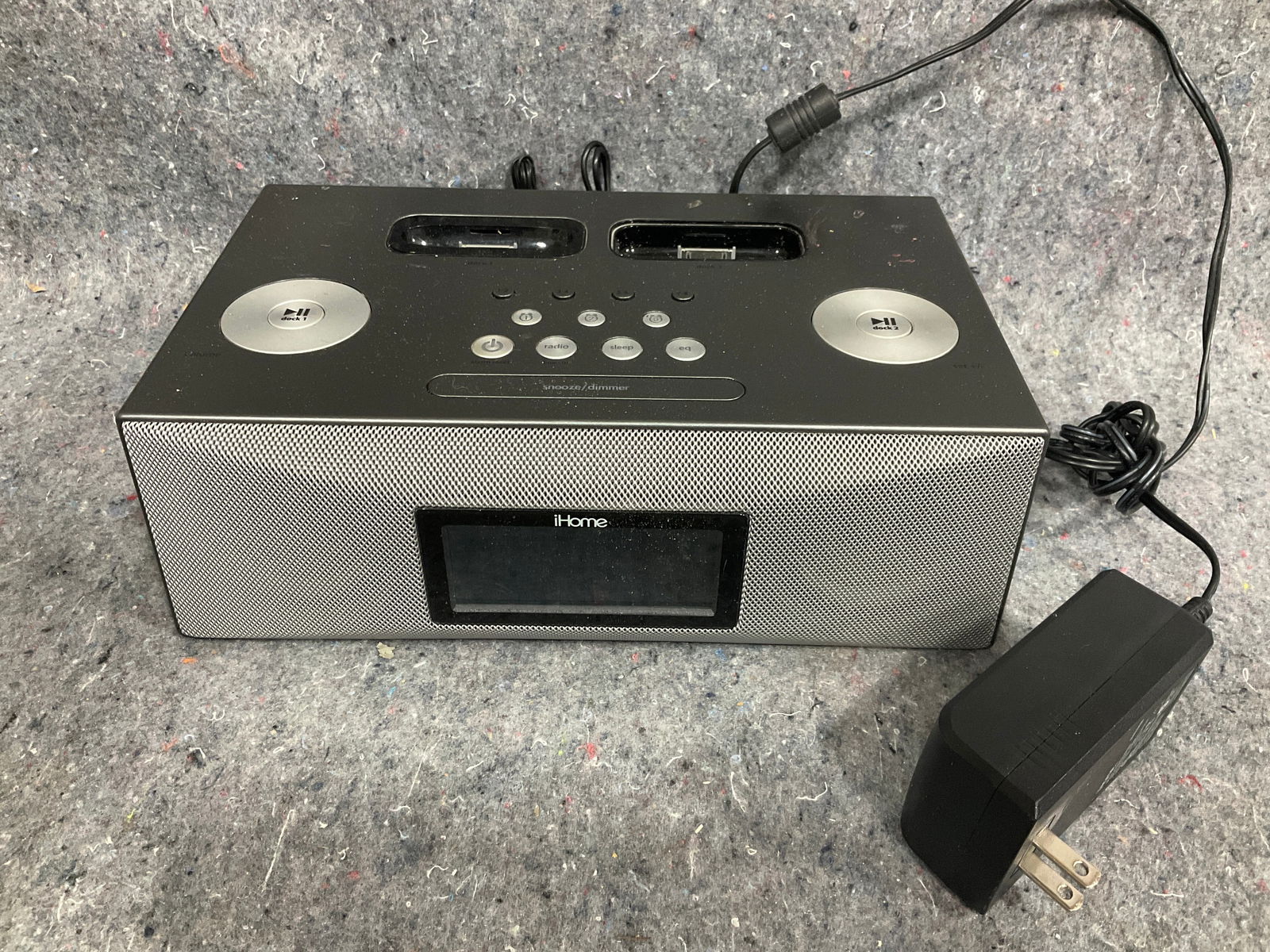 iHome speaker system: iHome speaker system