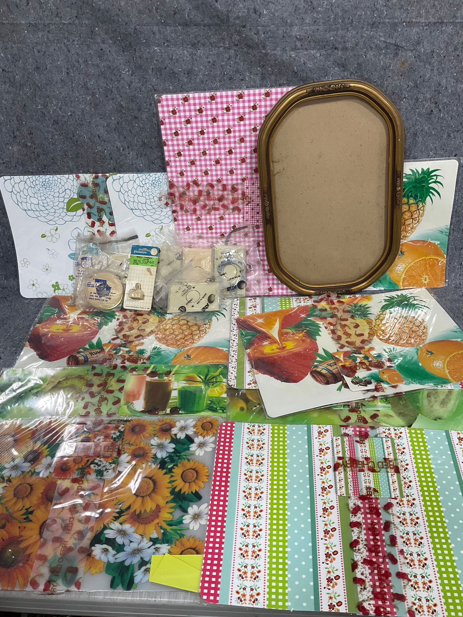 Various placemat sets and more: Various placemat sets and more