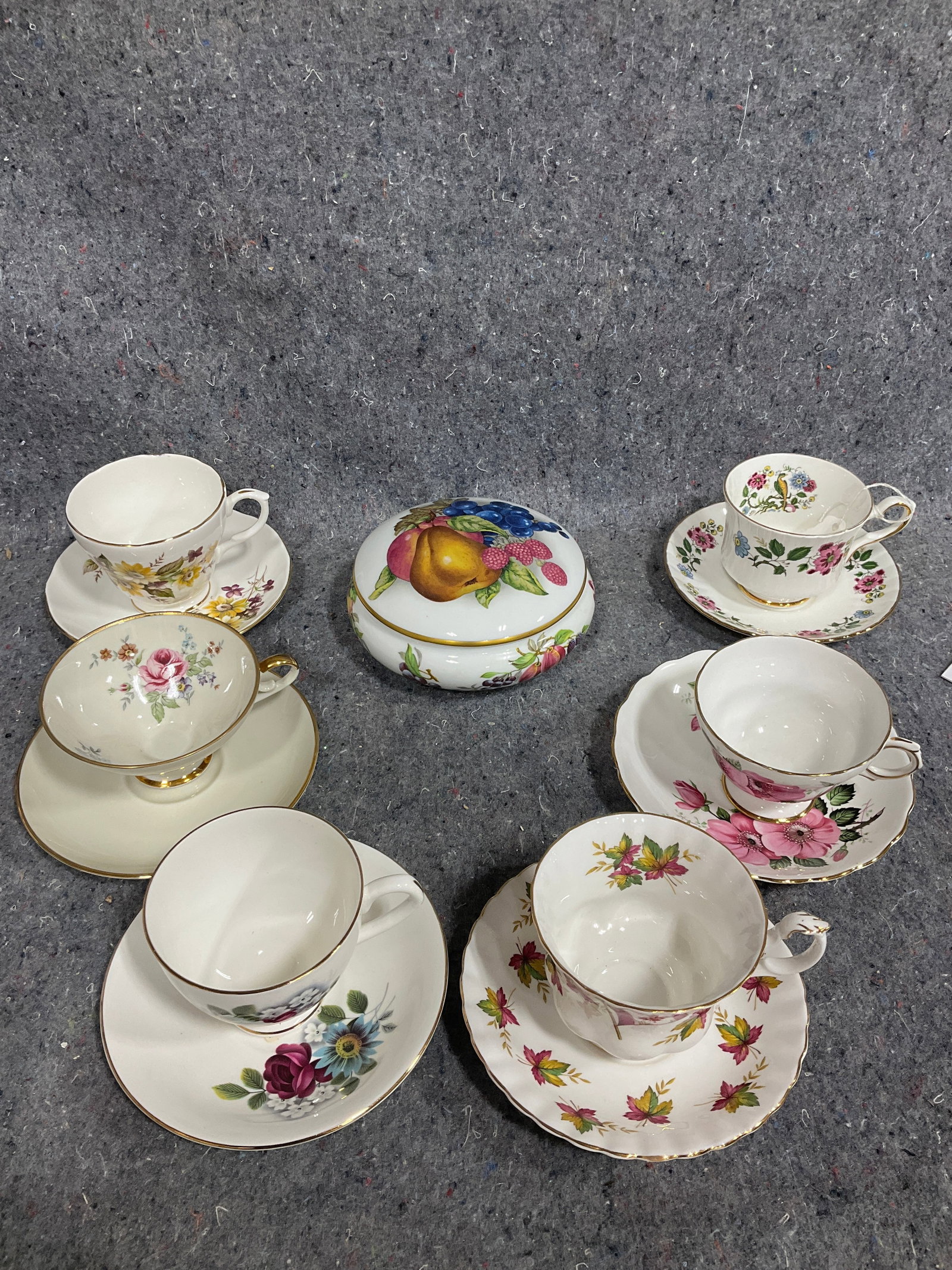 Limoges vintage trinket box, plates, and more: Limoges vintage trinket box, plates, and more