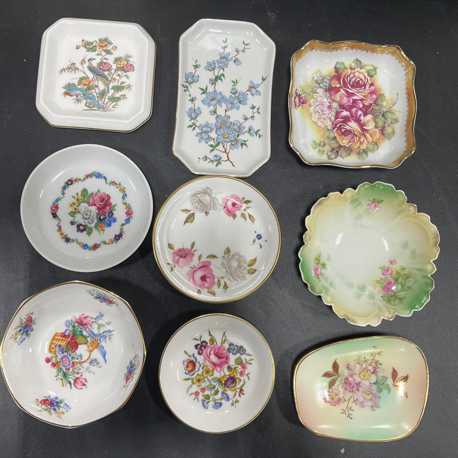 Various collectible plates(Royal Worcester, Royal Tara, and more): Various collectible plates(Royal Worcester, Royal Tara, and more)