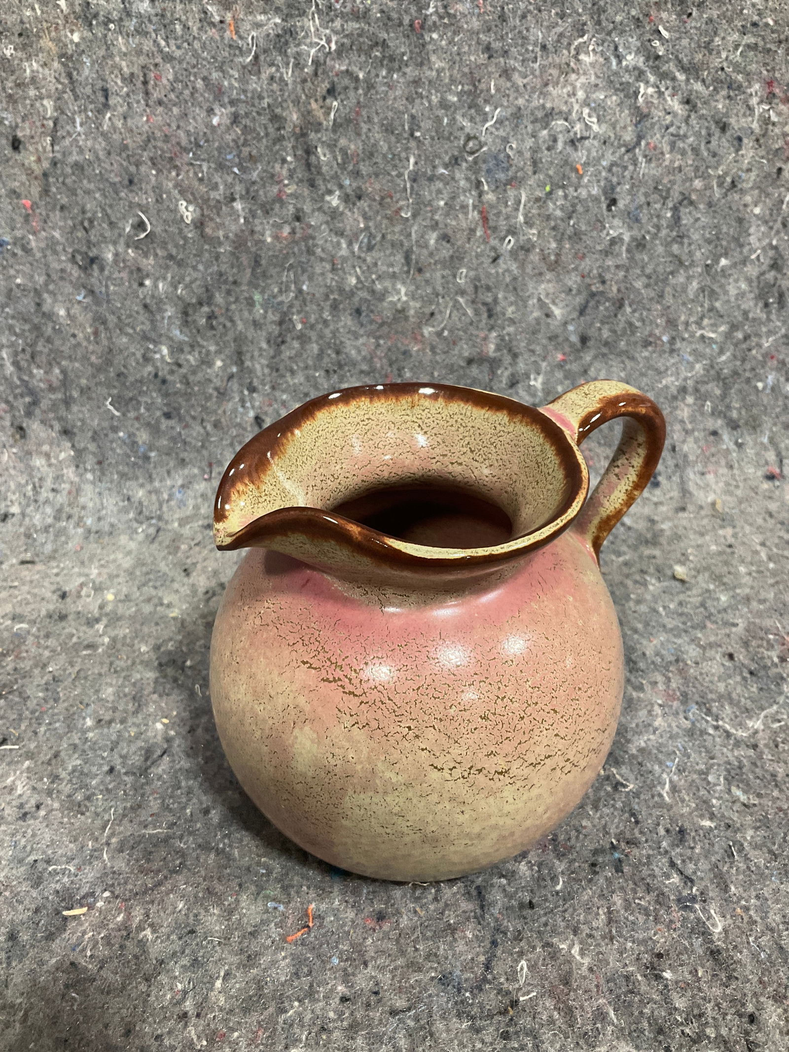 Vintage art pottery pitcher(3.5in tall): Vintage art pottery pitcher(3.5in tall)