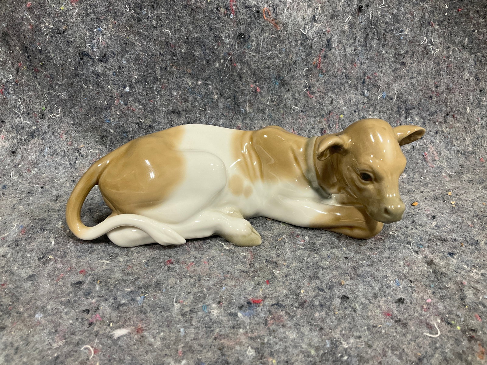 Lladro porcelain nativity calf figurine(2.75in tall): Lladro porcelain nativity calf figurine(2.75in tall)