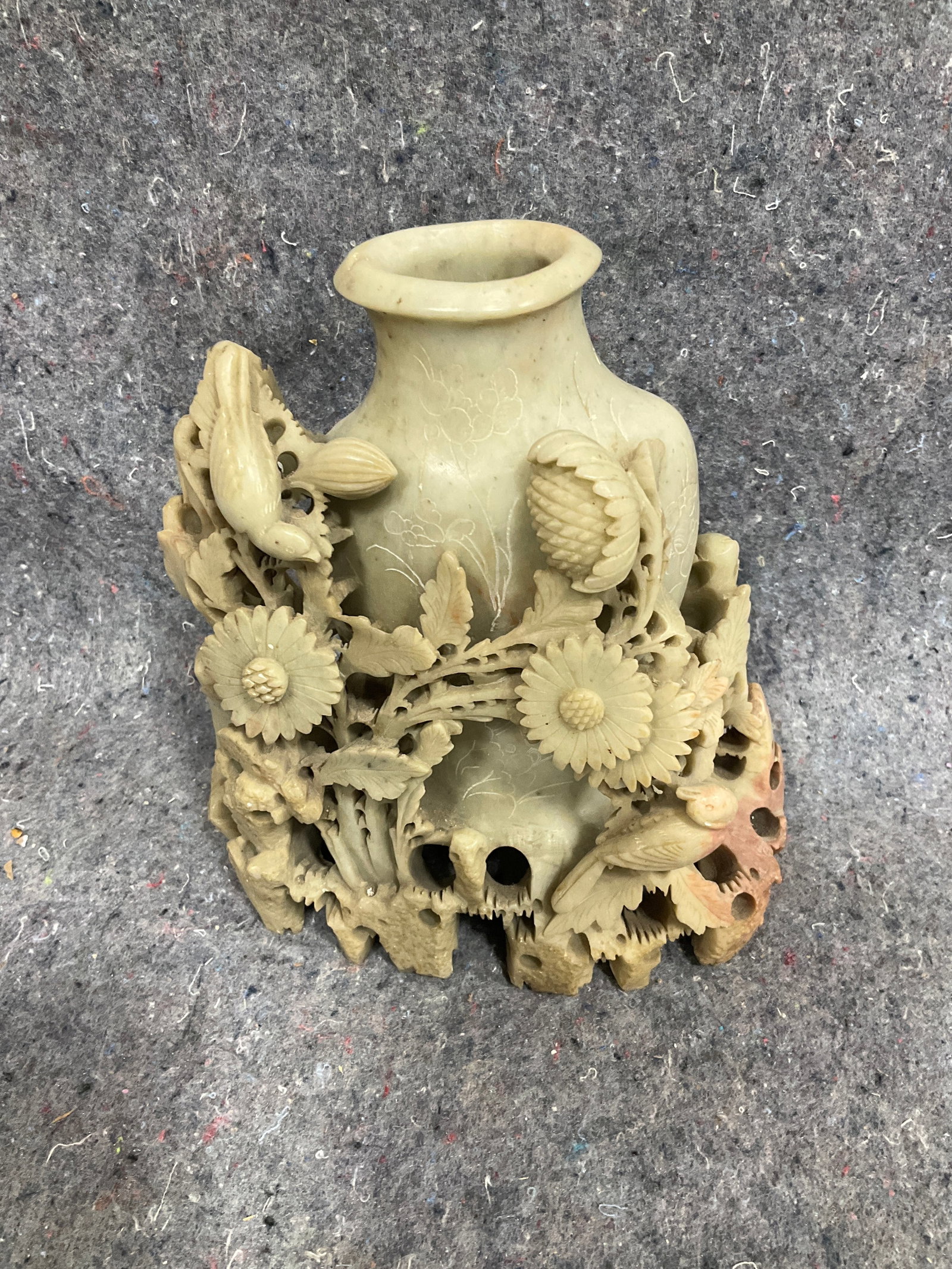 Vintage Chinese Soapstone Vase (8in Tall): Vintage Chinese Soapstone Vase (8in Tall)