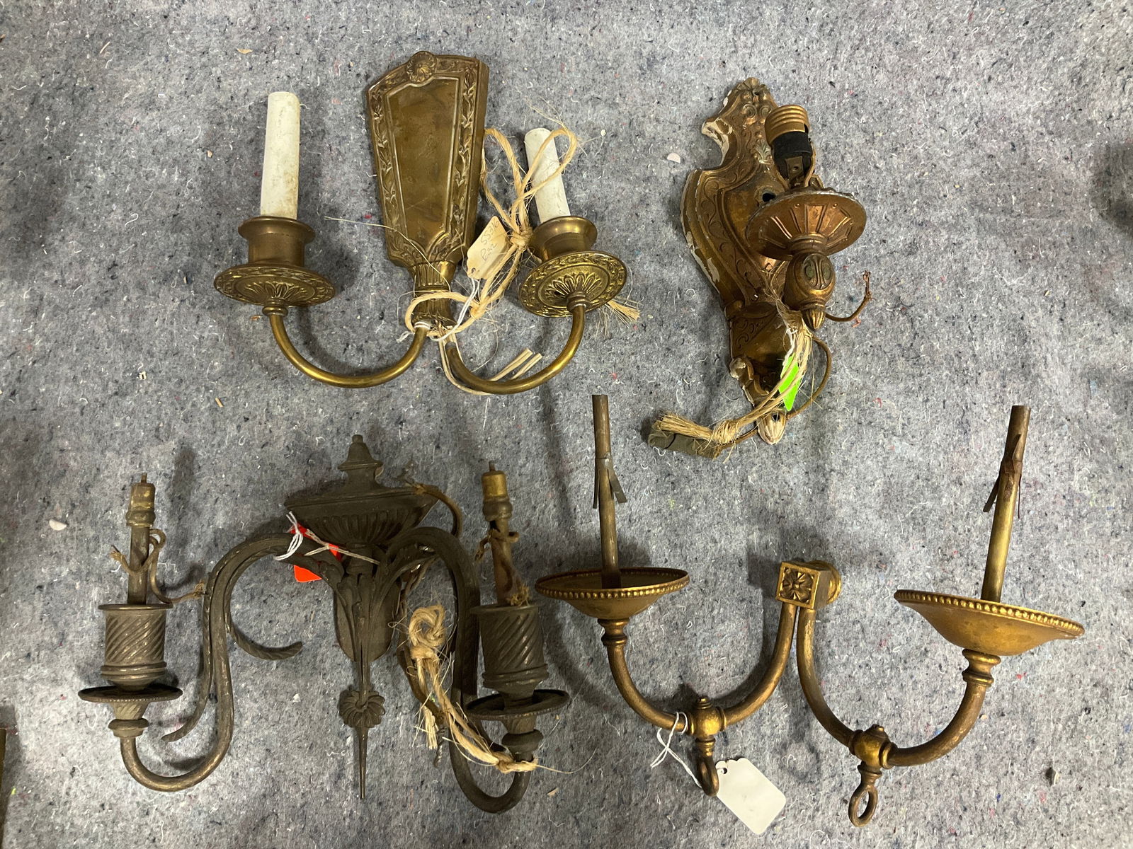 Vintage gold toned wall sconces: Vintage gold toned wall sconces