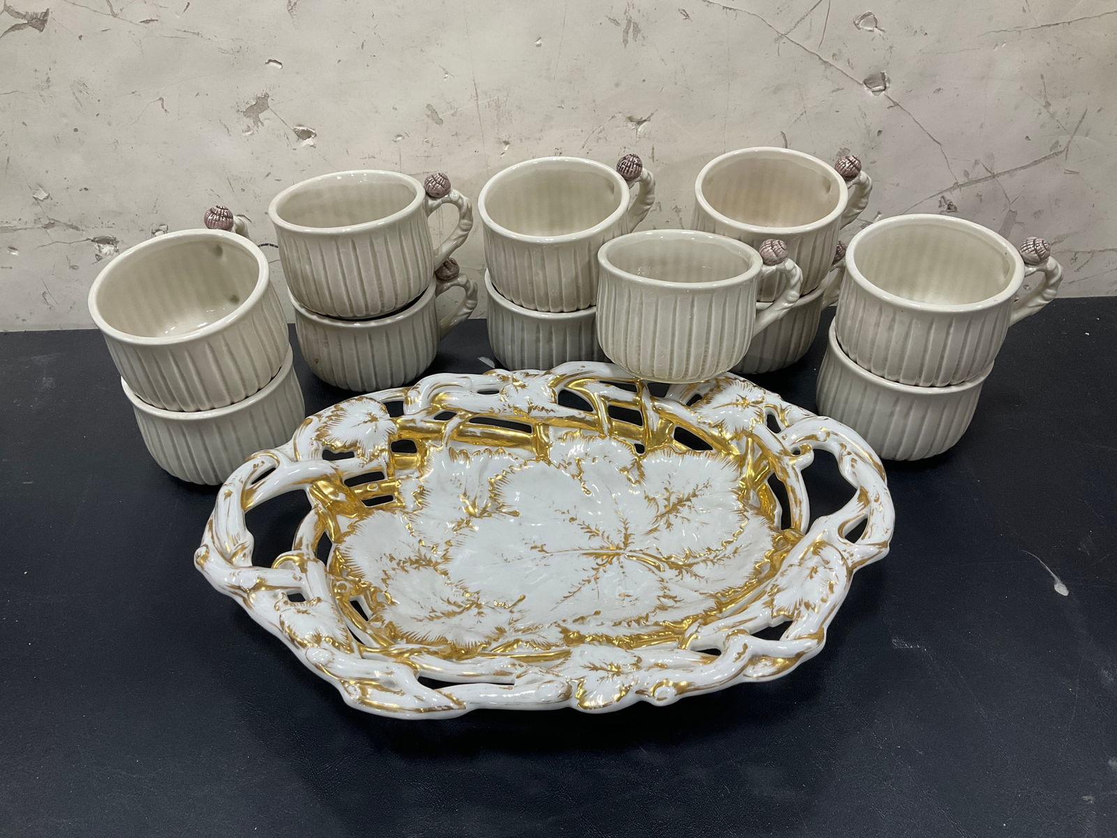 Porcelain centerpiece bowl and Fitz and Floyd mugs(2.5in tall)\\ (1 of 1)