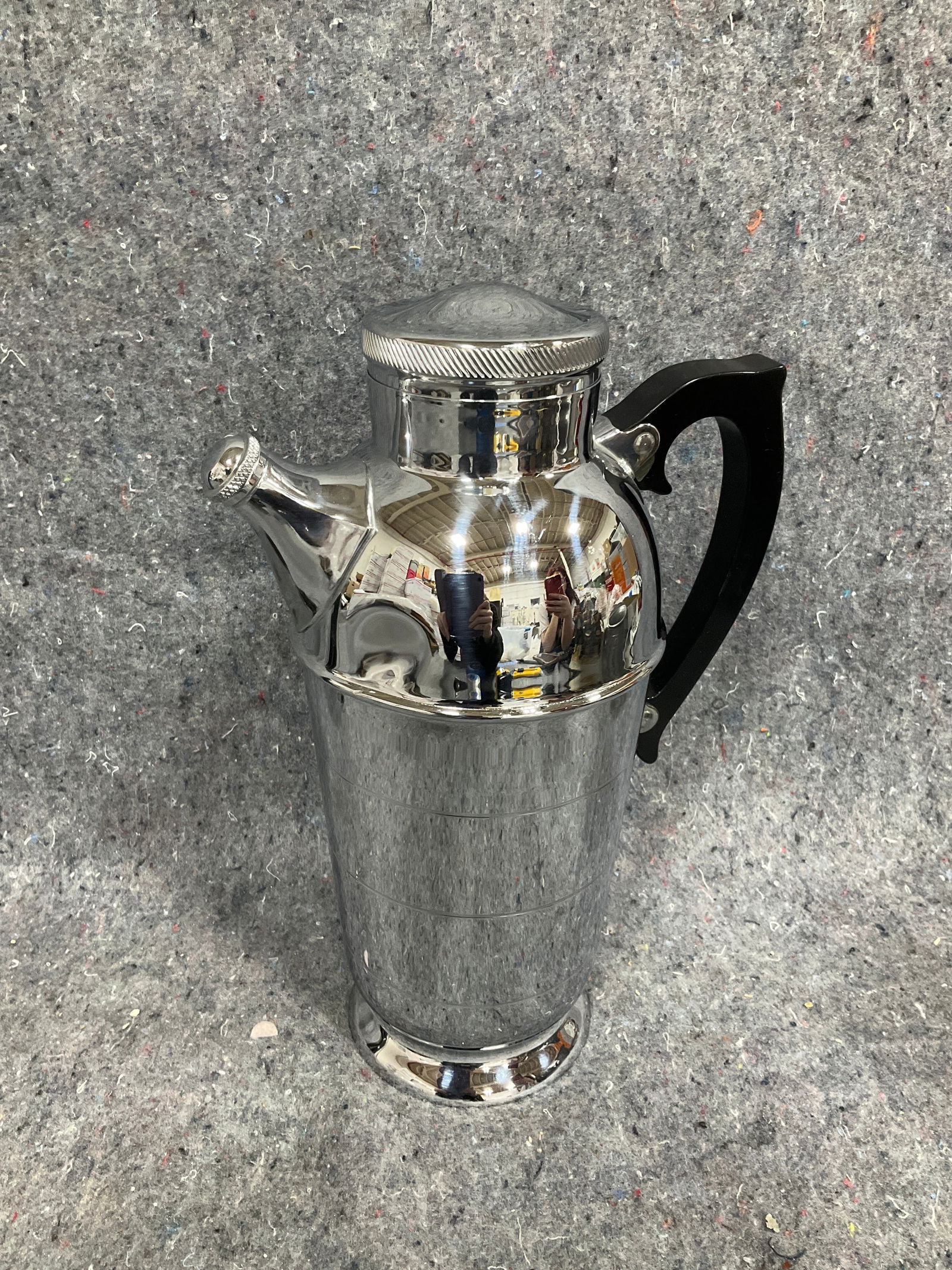 Art deco krome kraft cocktail shaker by Farber Bros.(11in tall): Art deco krome kraft cocktail shaker by Farber Bros.(11in tall)