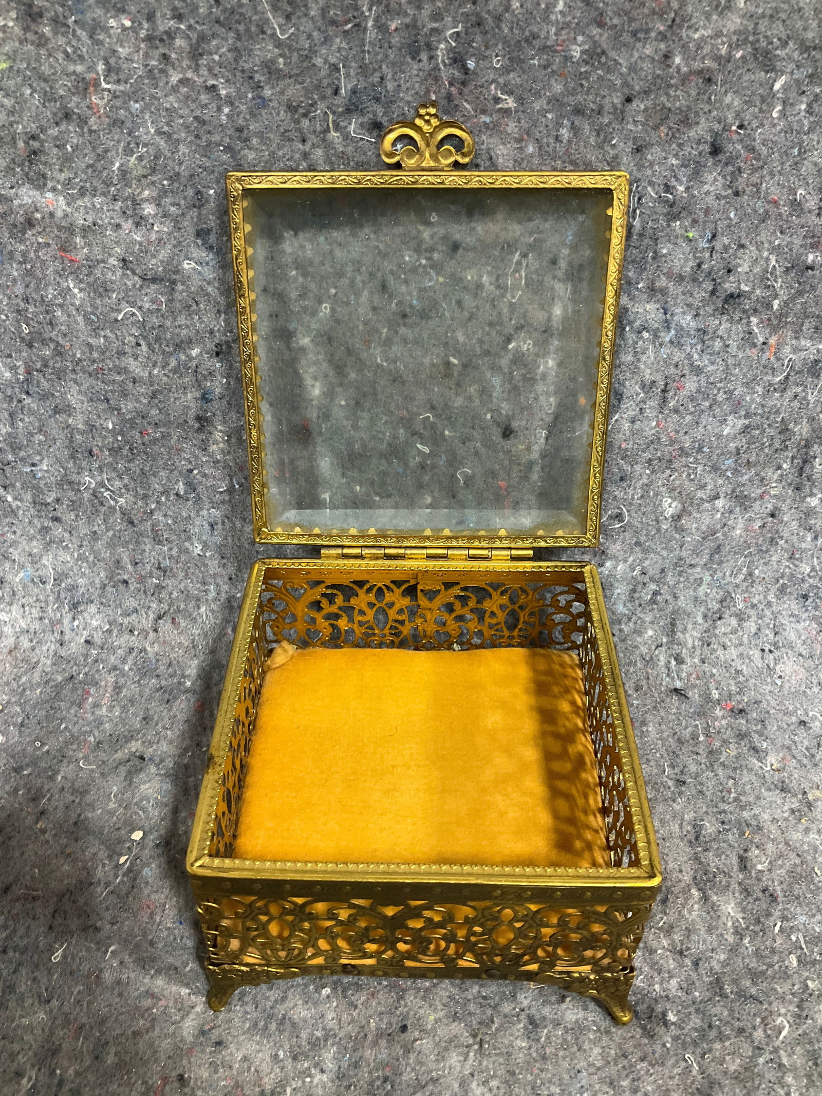 Vintage jewelry organizer box(4inx4.5inx3in): Vintage jewelry organizer box(4inx4.5inx3in)