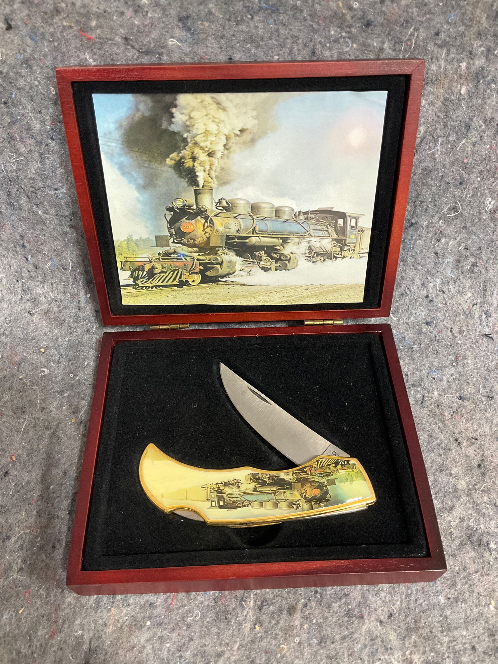 Collectible train theme pocket knife in display box: Collectible train theme pocket knife in display box