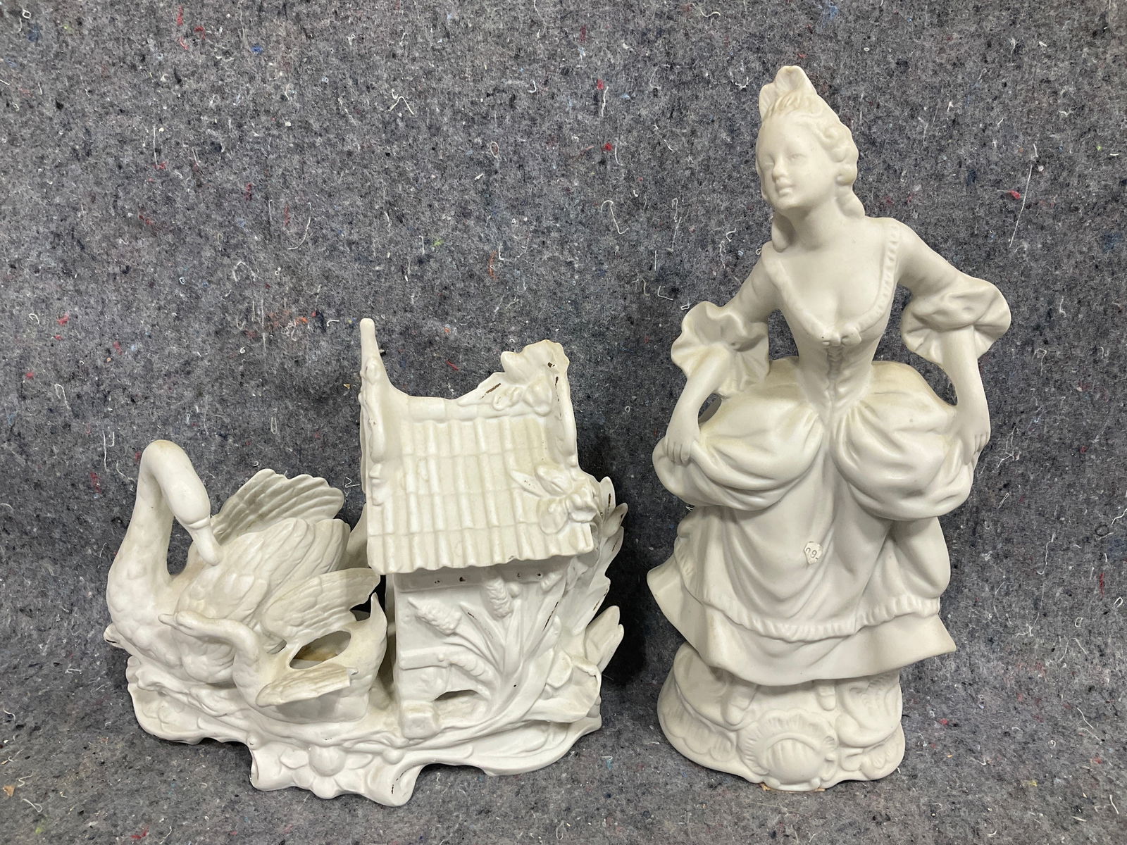 Bisque porcelain figurines(10in tallest): Bisque porcelain figurines(10in tallest)