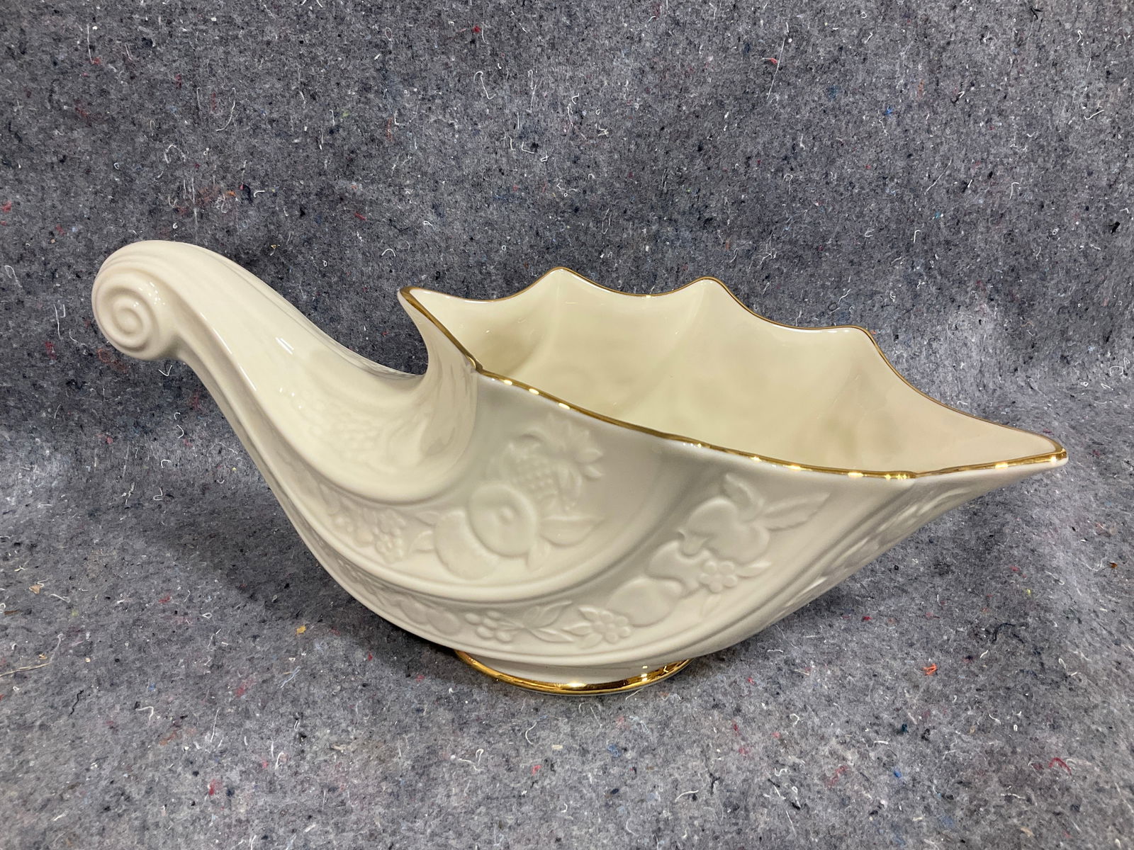 Lenox cornucopia bowl(6in tall, 14in long): Lenox cornucopia bowl(6in tall, 14in long)