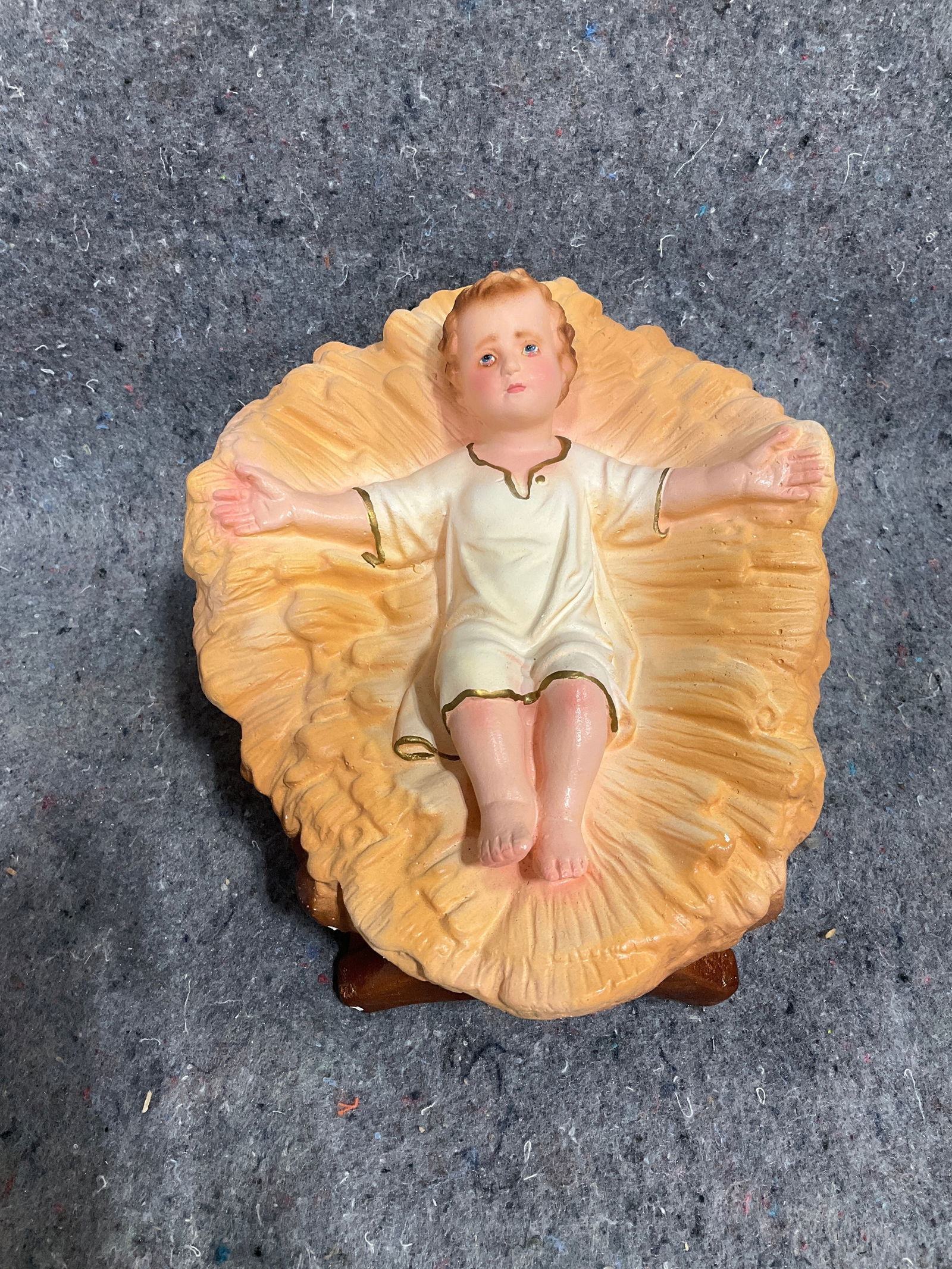 Christ in manger nativity set piece(6.25in tall): Christ in manger nativity set piece(6.25in tall)