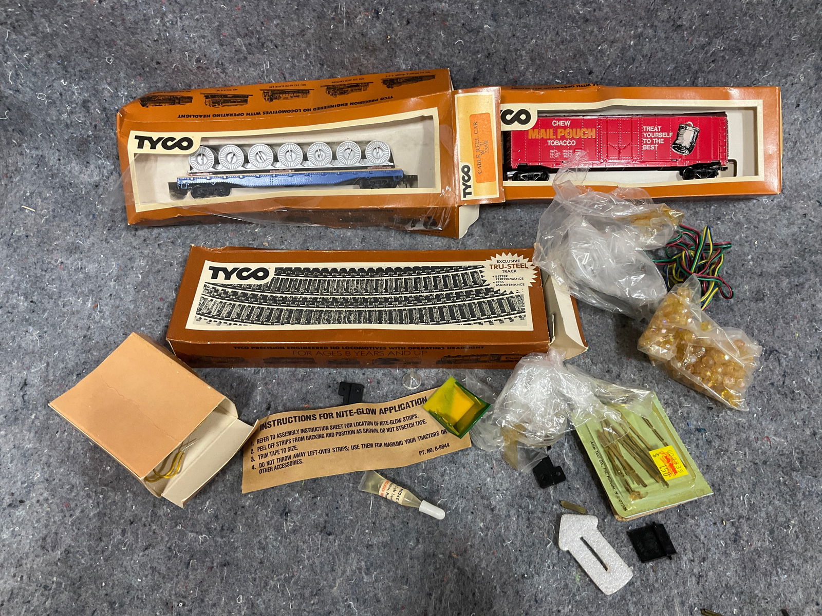 Tyco vintage cable car, box car, and more: Tyco vintage cable car, box car, and more