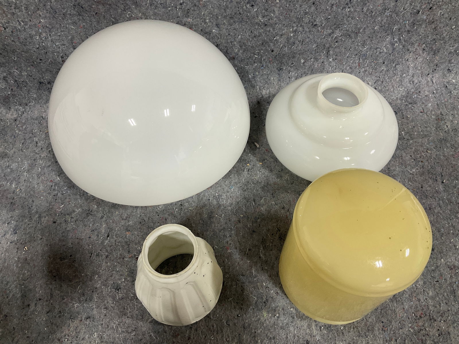 Various lampshades(tallest 9.5in): Various lampshades(tallest 9.5in)