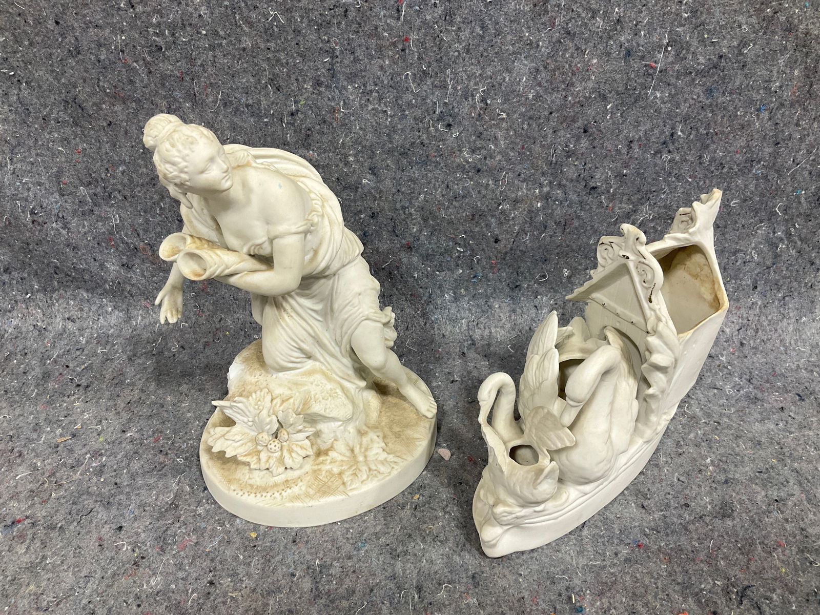 Vintage porcelain ceramic swan planter and porcelain statue(8.5in tall): Vintage porcelain ceramic swan planter and porcelain statue(8.5in tall)