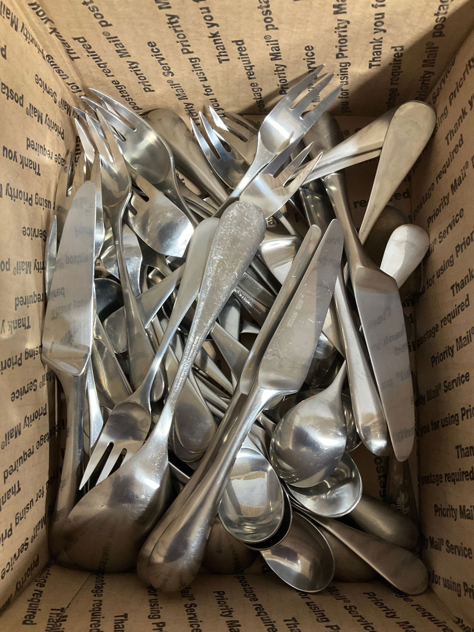 Georgian House stainless utensils (1 of 1)