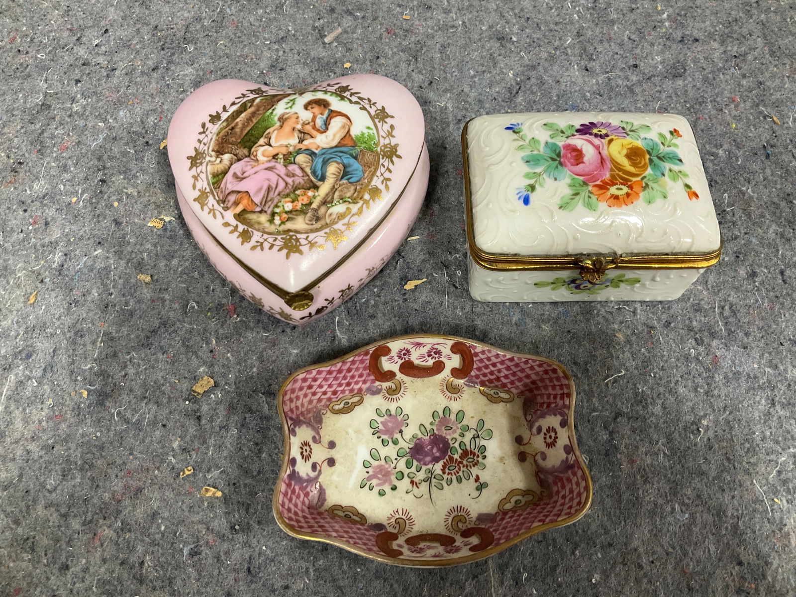 Vintage trinket boxes and hand painted porcelain trinket dish: Vintage trinket boxes and hand painted porcelain trinket dish