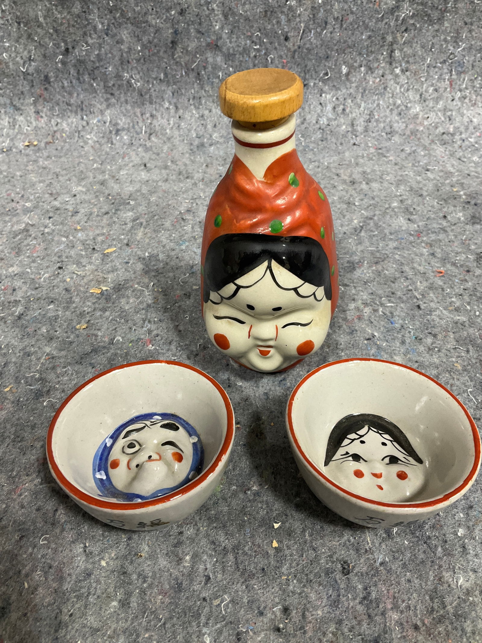 Japanese sake bottle and small bowls(5.5in tallest): Japanese sake bottle and small bowls(5.5in tallest)
