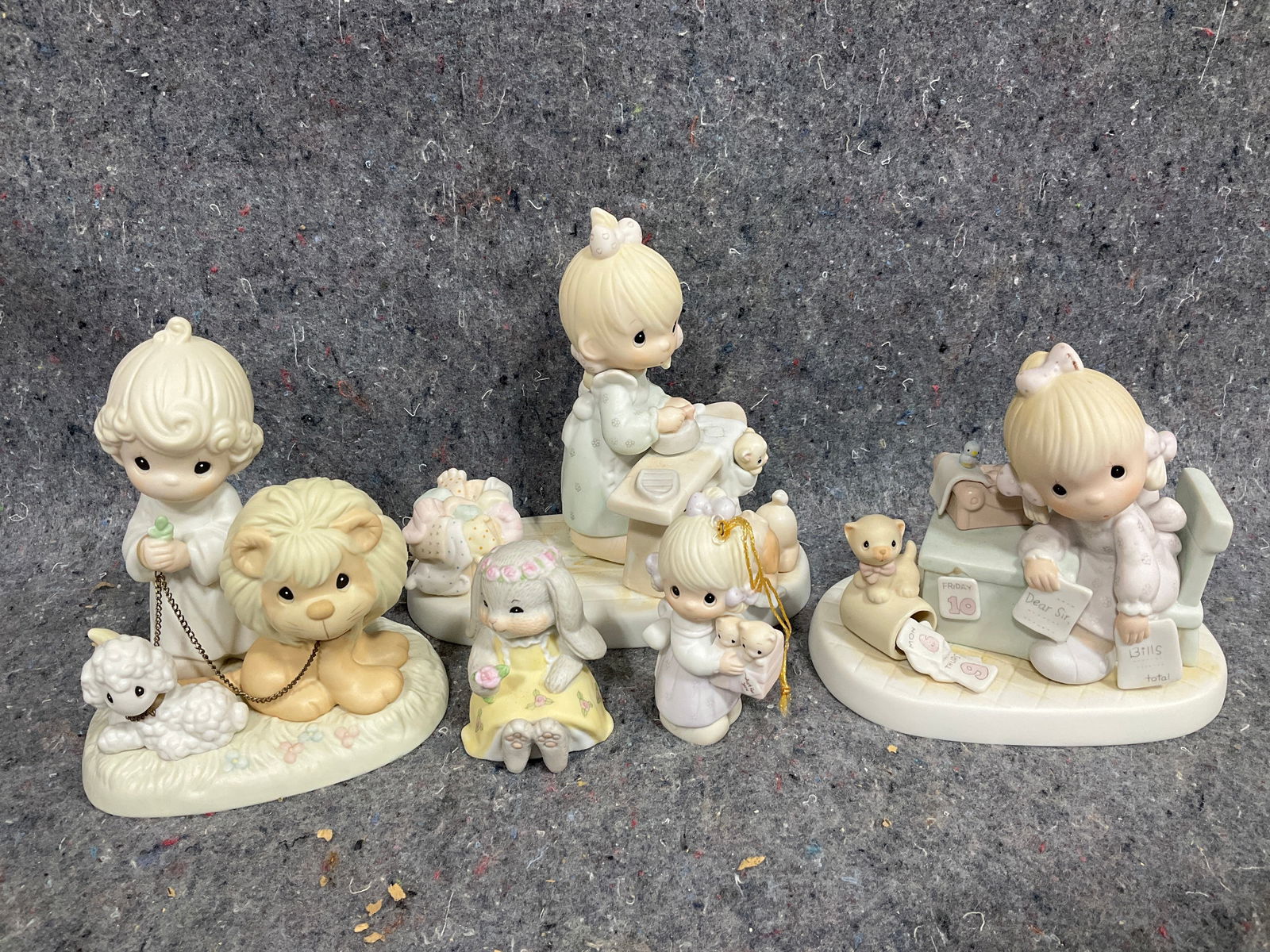 Precious Moments collectibles(tallest 6.75in): Precious Moments collectibles(tallest 6.75in)