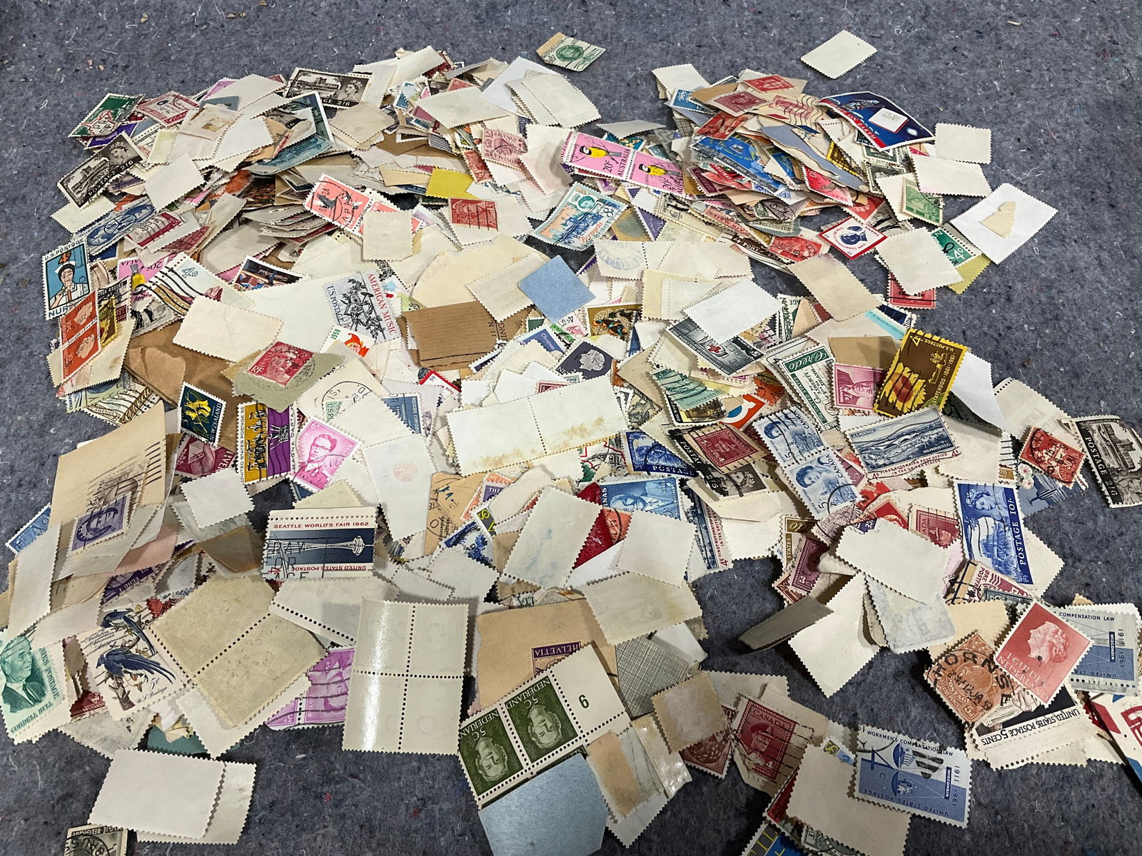 Large lot of Vintage Stamps - Various Countries: Large lot of Vintage Stamps - Various Countries