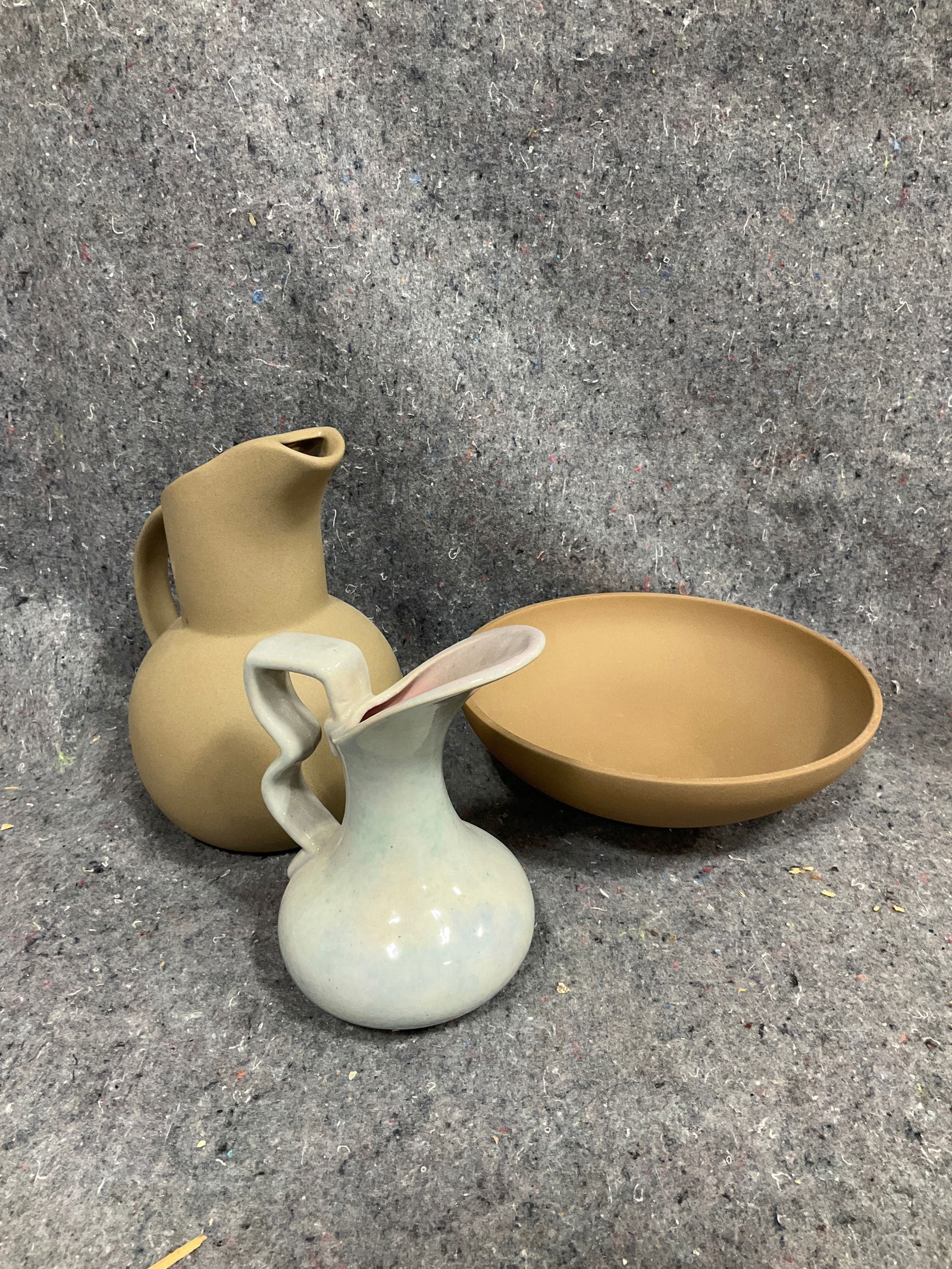 Pottery pitcher/bowl(pitcher signed on bottom) and Gonder ceramic bud vase(tallest 8in): Pottery pitcher/bowl(pitcher signed on bottom) and Gonder ceramic bud vase(tallest 8in)