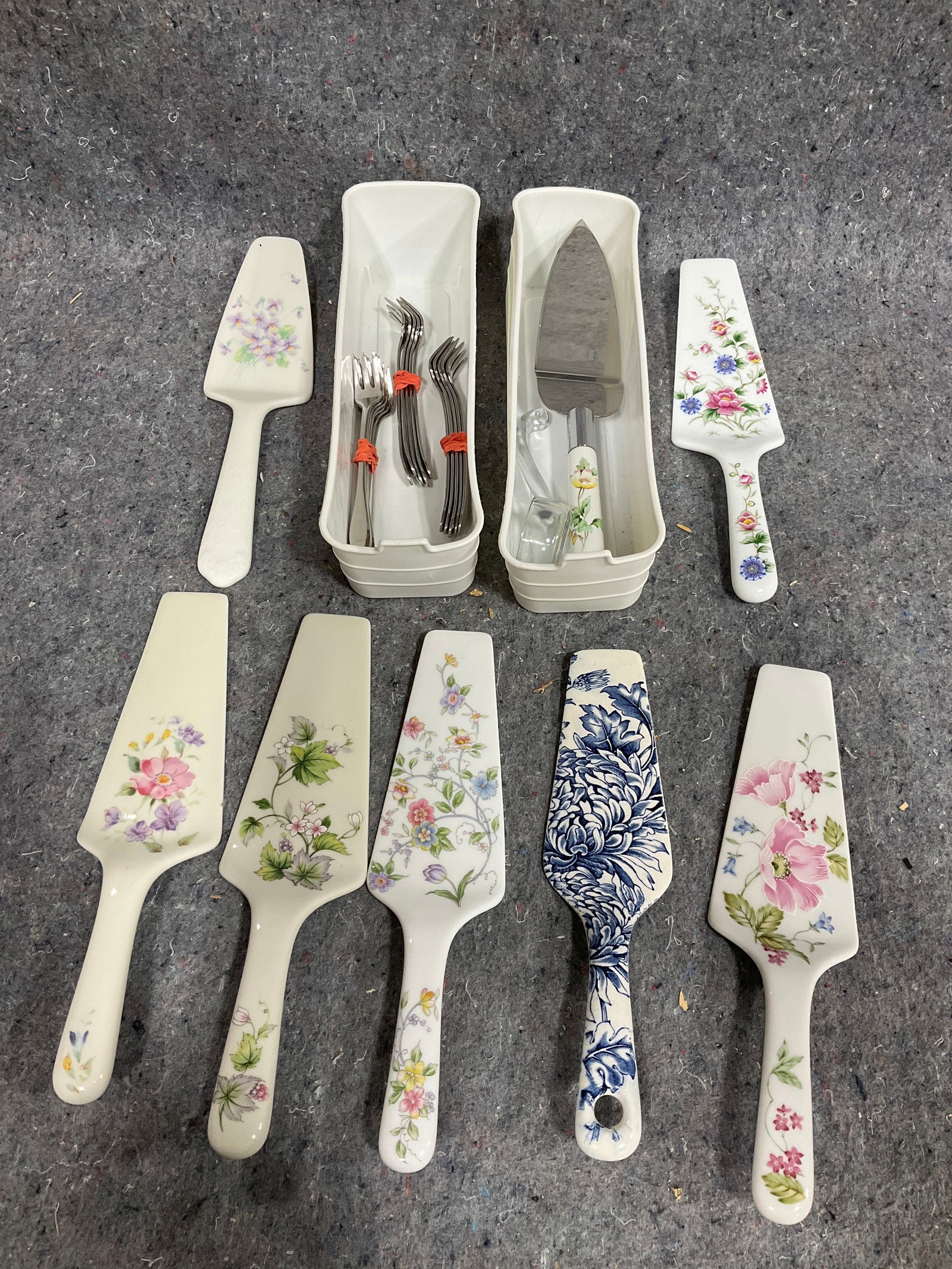 Andrea by Sadek porcelain cake/pie servers and more (1 of 1)