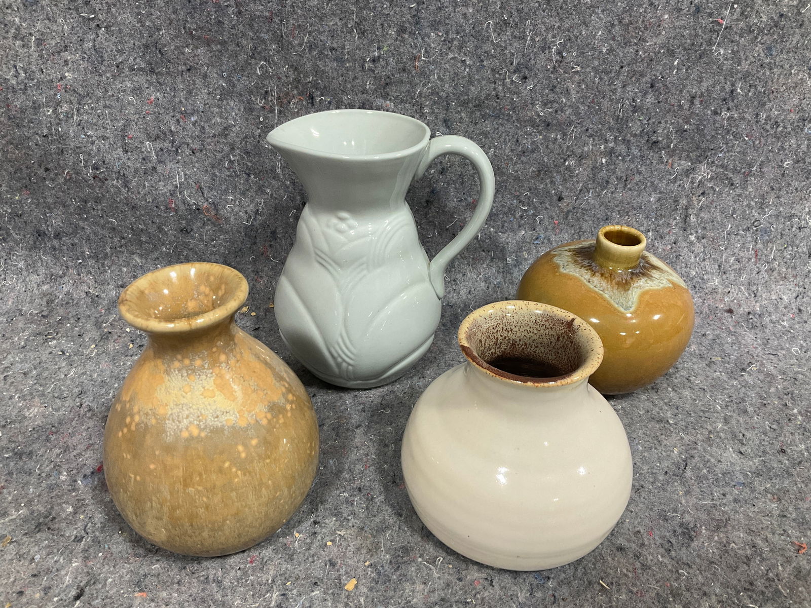 Spode onyx pitcher and decorative vases(one marked on bottom-tallest 6in): Spode onyx pitcher and decorative vases(one marked on bottom-tallest 6in)