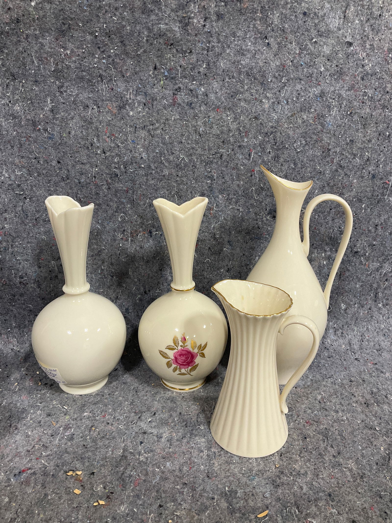 Lenox vases(tallest 8in): Lenox vases(tallest 8in)