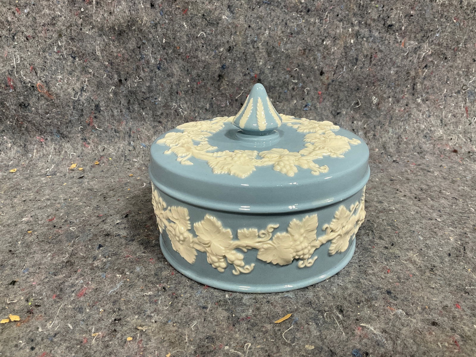 Wedgwood container with lid(4.5in tall): Wedgwood container with lid(4.5in tall)