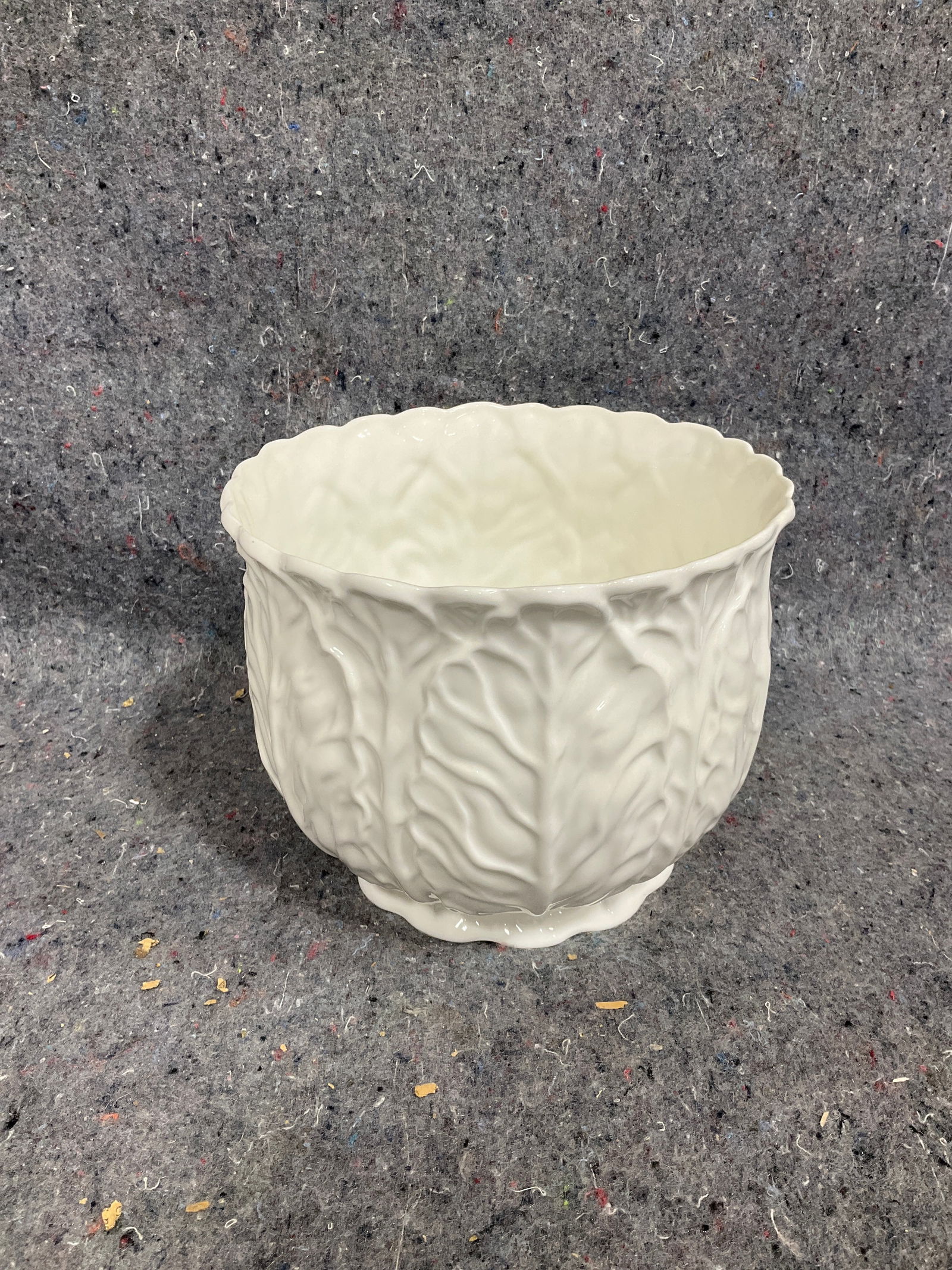 Vintage ceramic Wedgwood cabbage leaf planter(6in tall): Vintage ceramic Wedgwood cabbage leaf planter(6in tall)