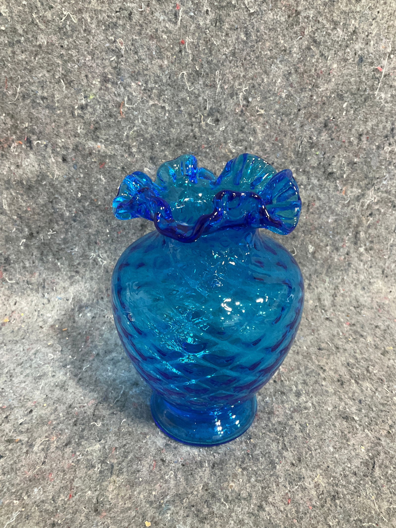 Vintage Fenton art glass colonial blue diamond optic vase(6.5in tall): Vintage Fenton art glass colonial blue diamond optic vase(6.5in tall)