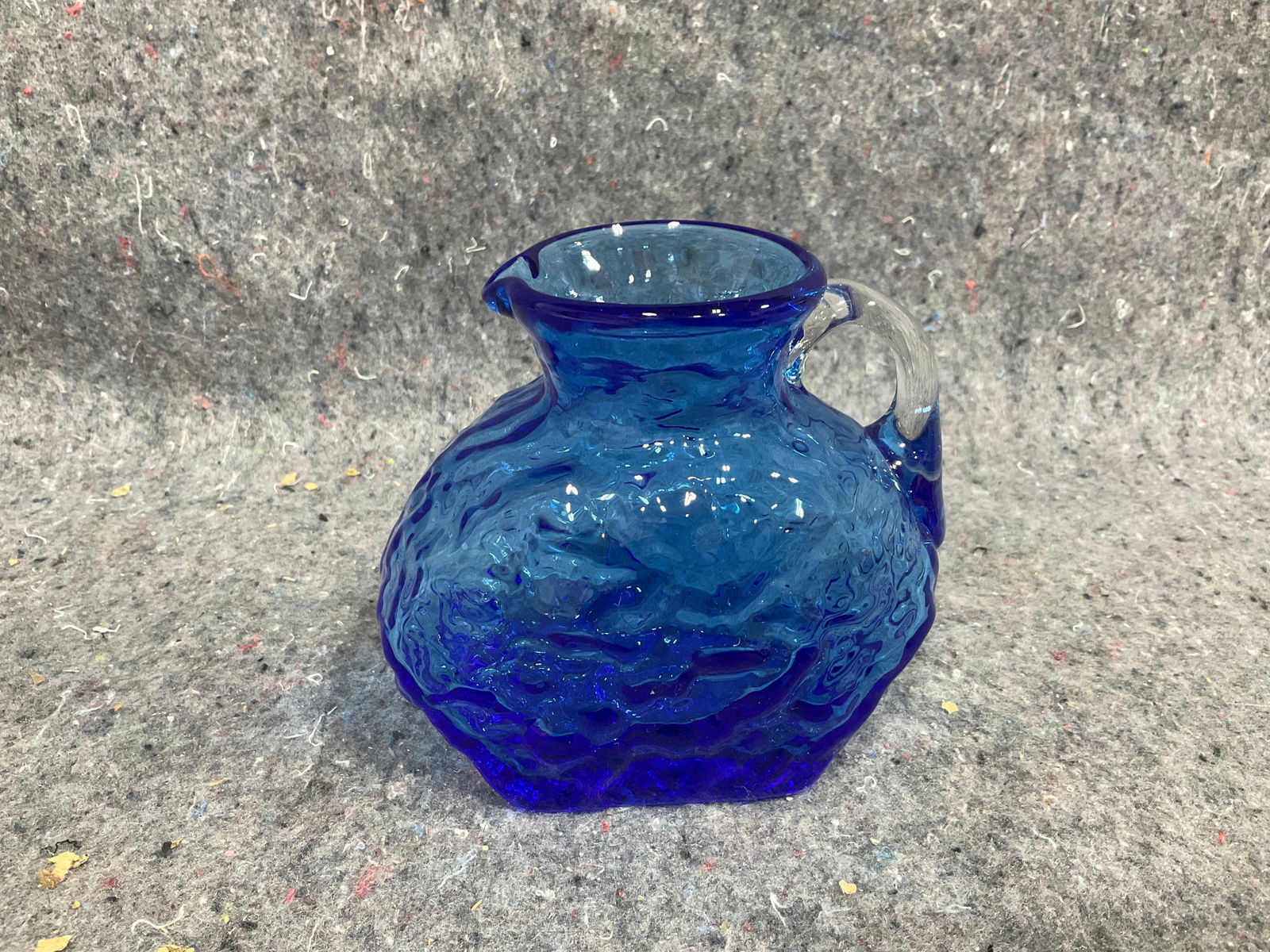Morgantown cobalt blue art glass creamer(4in tall): Morgantown cobalt blue art glass creamer(4in tall)