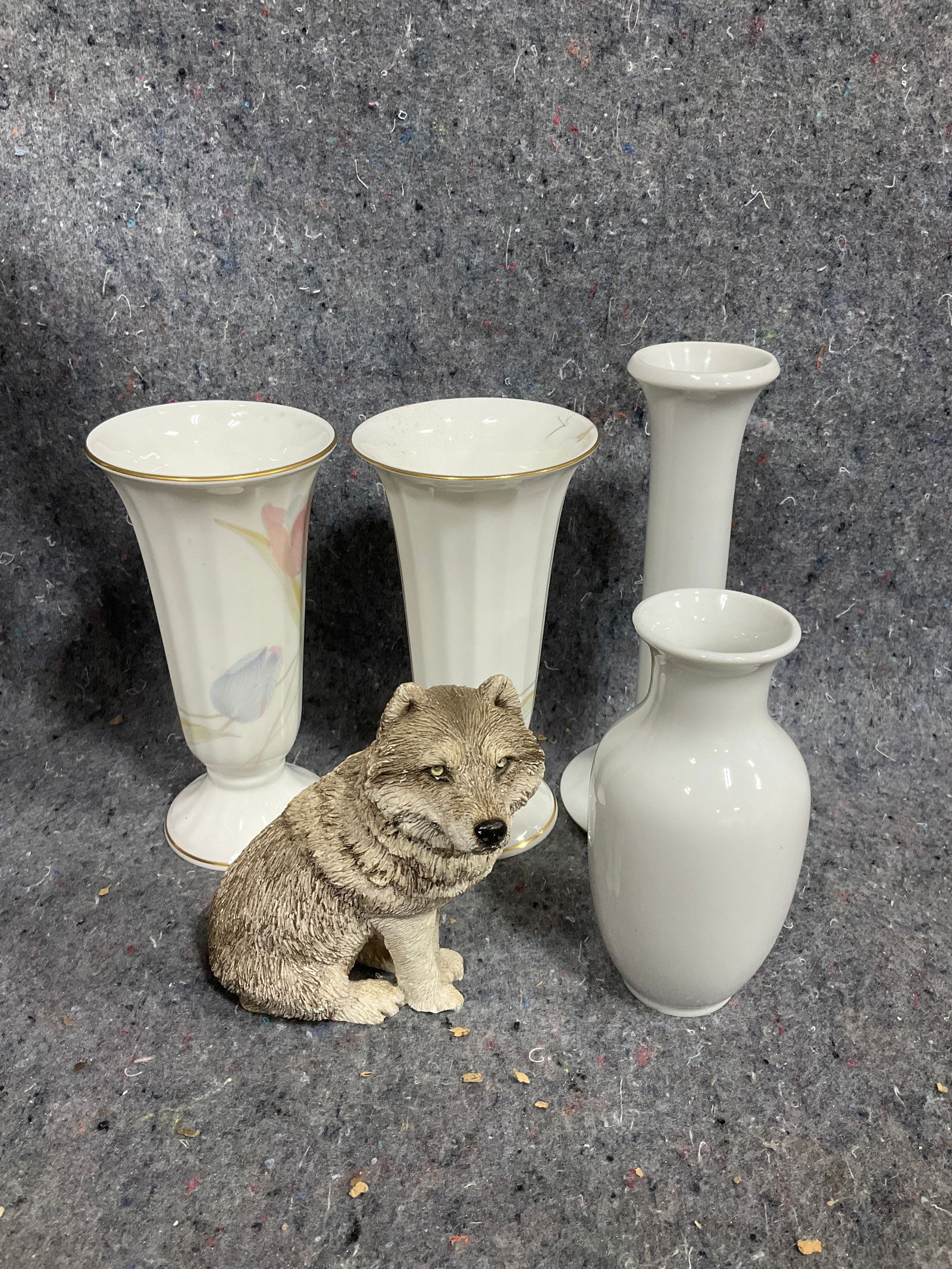 Mikasa tulip vases, Sandicast wolf statue(5.5in tall), and more: Mikasa tulip vases, Sandicast wolf statue(5.5in tall), and more