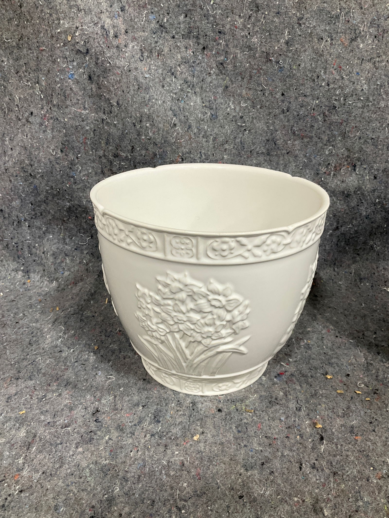 Holiday Blooms planter by Julia Bullmore(6.5in tall): Holiday Blooms planter by Julia Bullmore(6.5in tall)