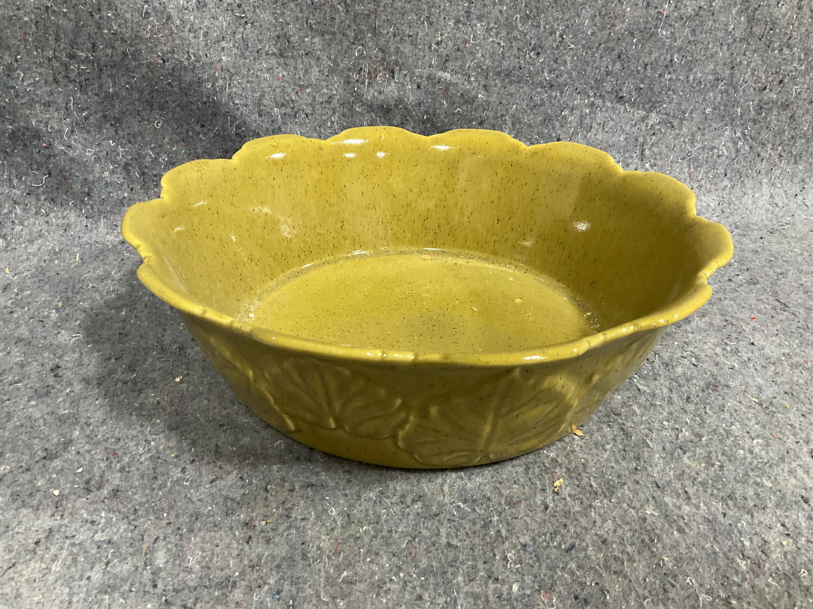 Vintage Royal Haeger pottery bowl(5in tall, 14in across): Vintage Royal Haeger pottery bowl(5in tall, 14in across)