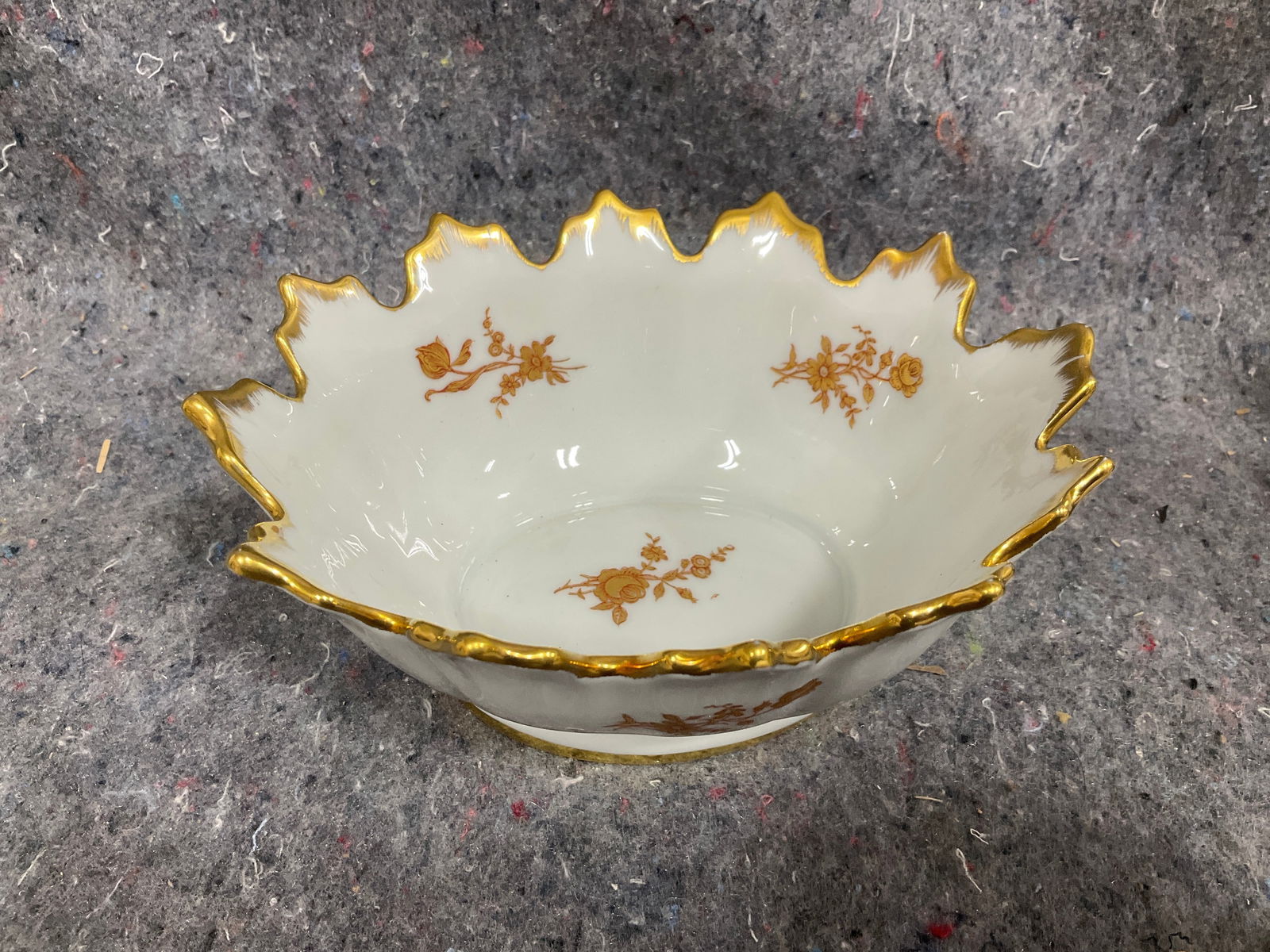 Limoges bowl(3intall,6.5in across): Limoges bowl(3intall,6.5in across)