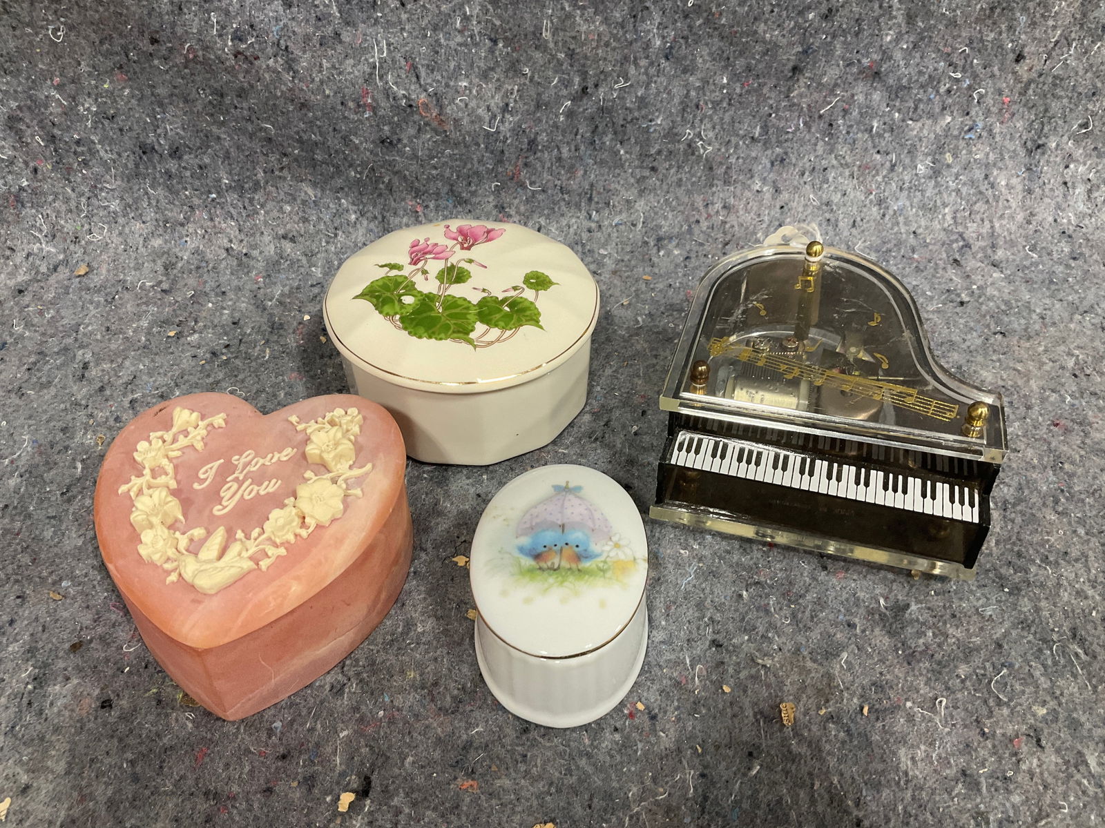 Vintage trinket boxes and vintage piano music box: Vintage trinket boxes and vintage piano music box