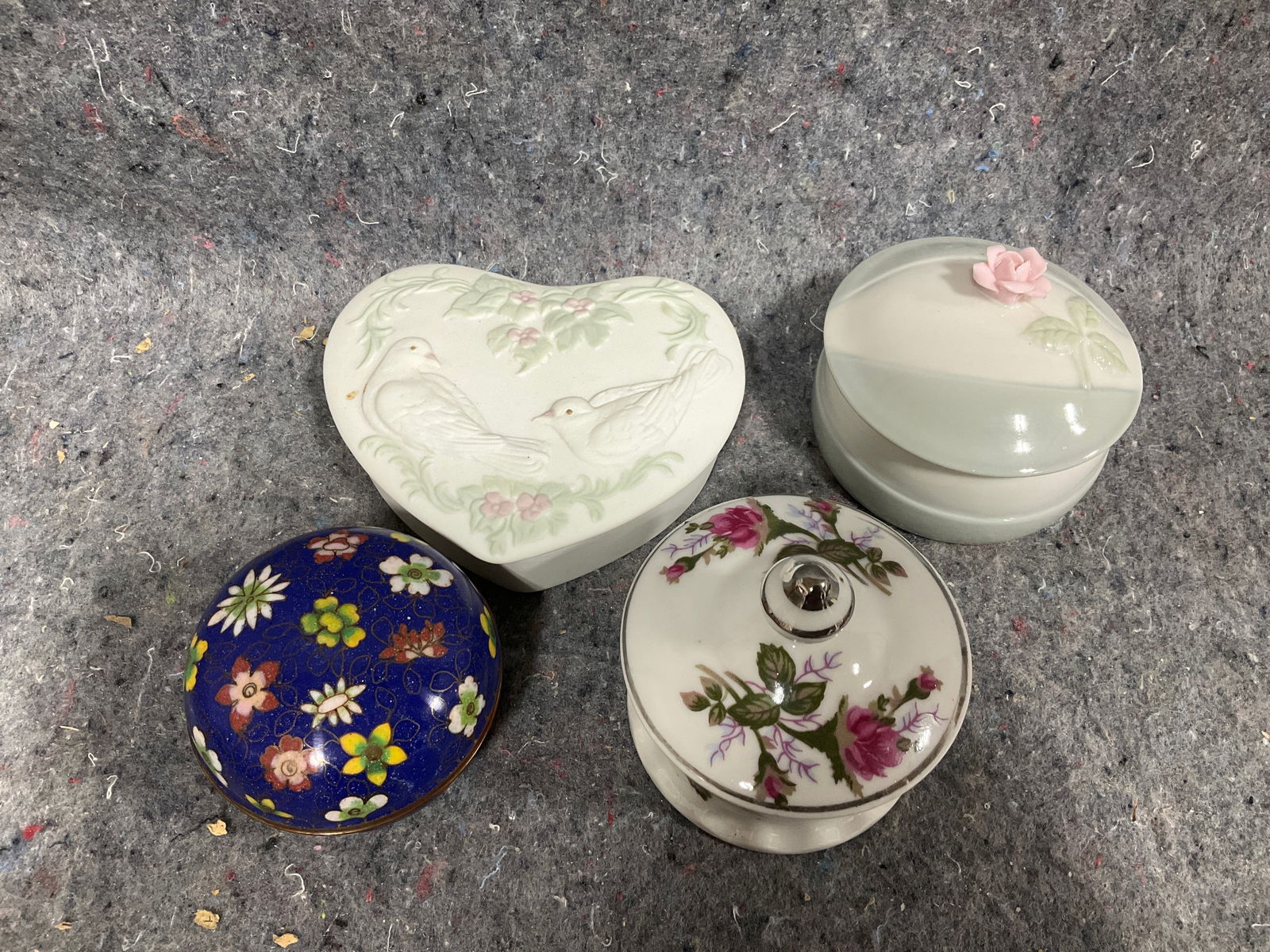 Vintage ceramic trinket boxes: Vintage ceramic trinket boxes