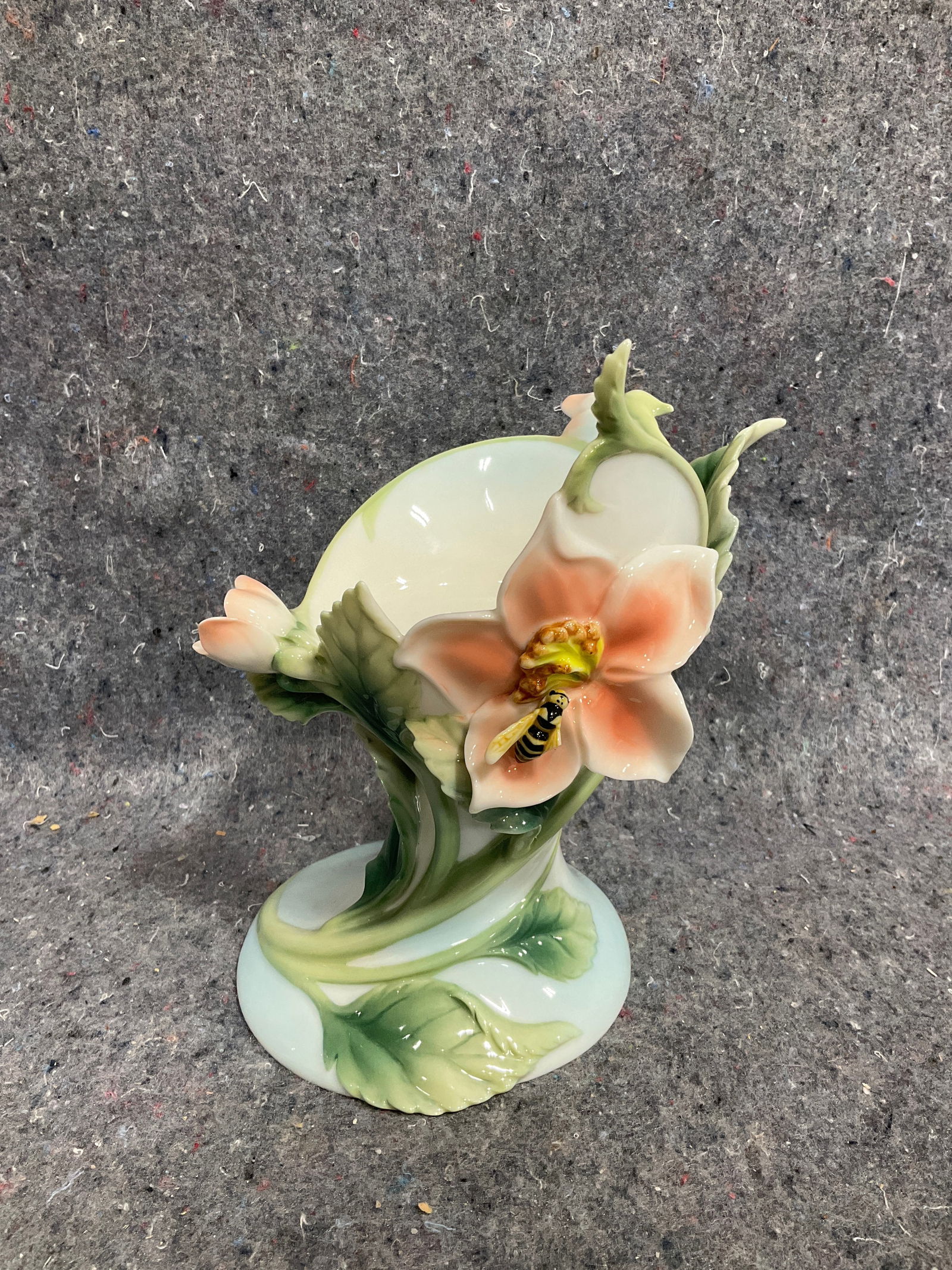 Franz porcelain vase(7.5in): Franz porcelain vase(7.5in)