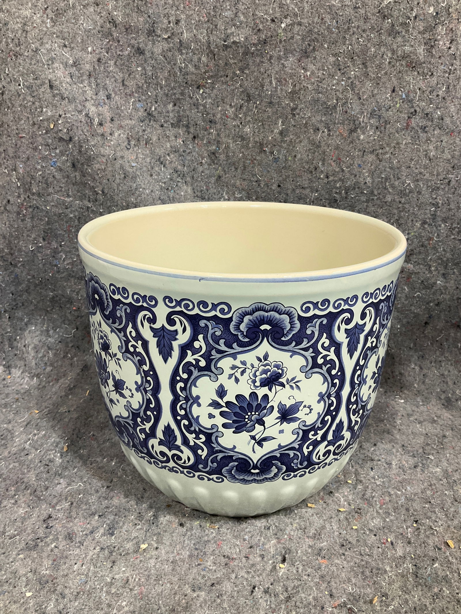 Delft style blue and white planter(8.25intall): Delft style blue and white planter(8.25intall)