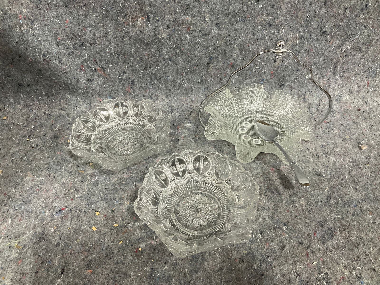 Vintage crystal pressed glass set with dish caddy: Vintage crystal pressed glass set with dish caddy